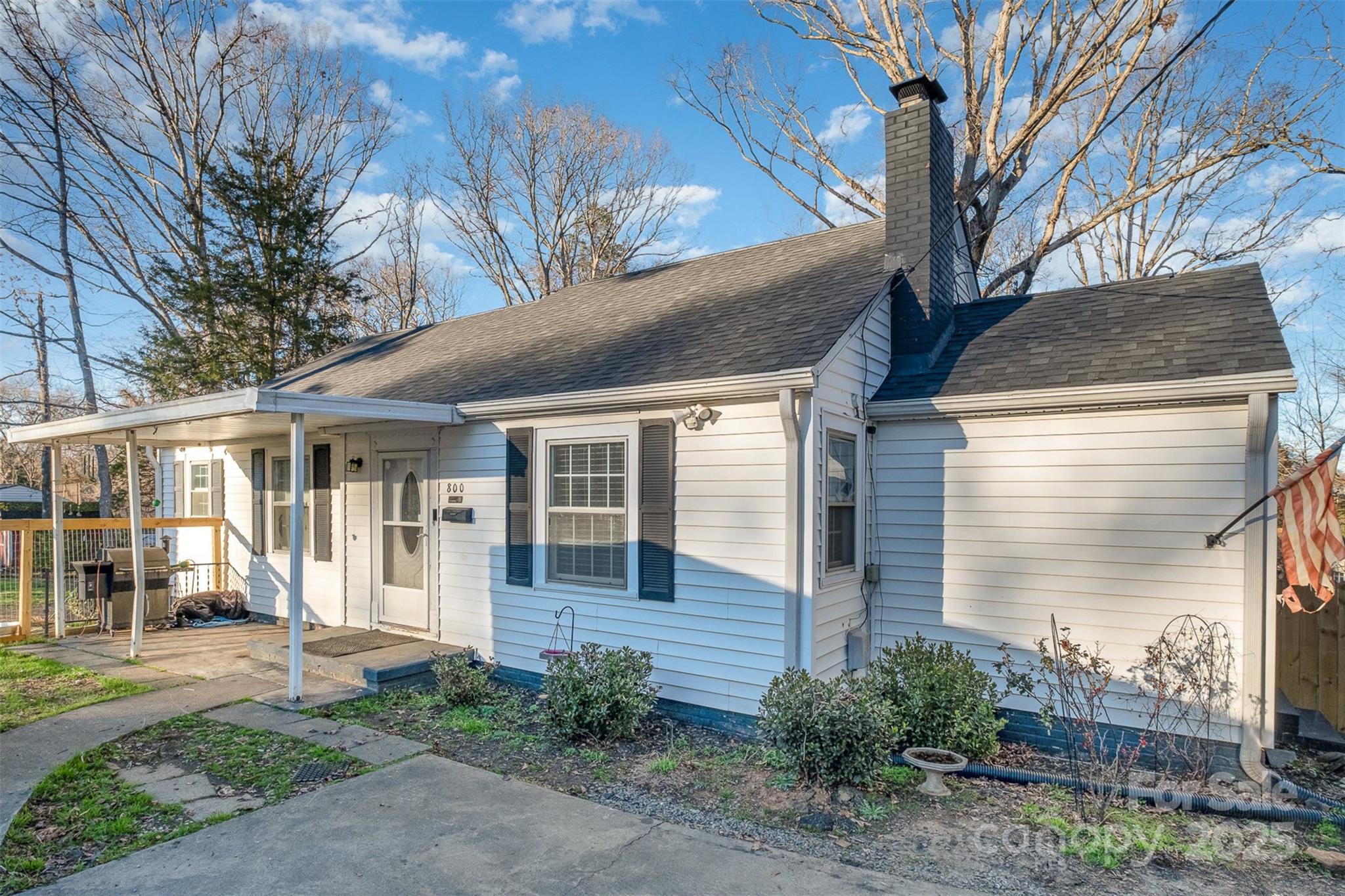 800 Woodlawn Street Property Photo