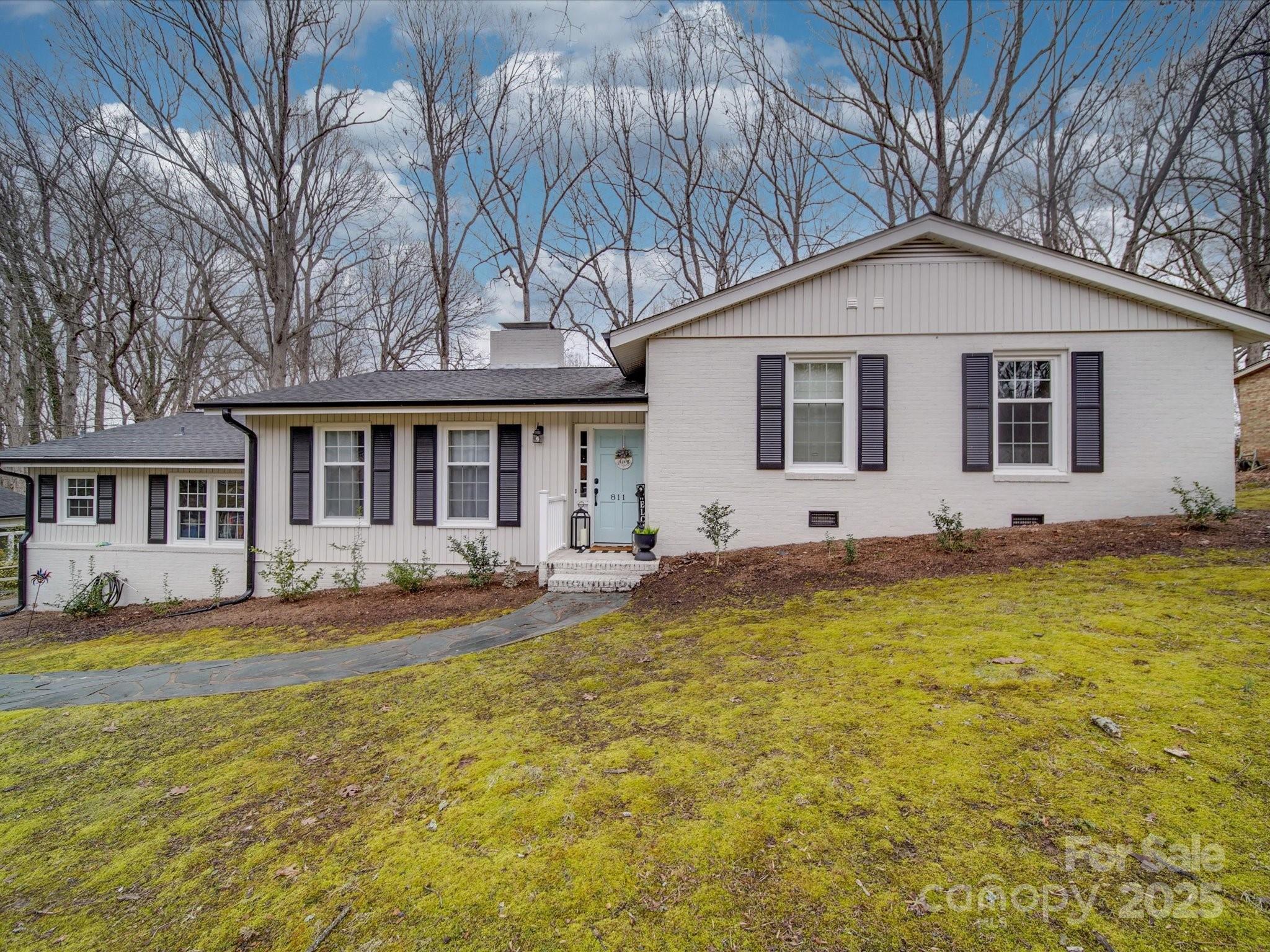 811 Shannon Road Property Photo