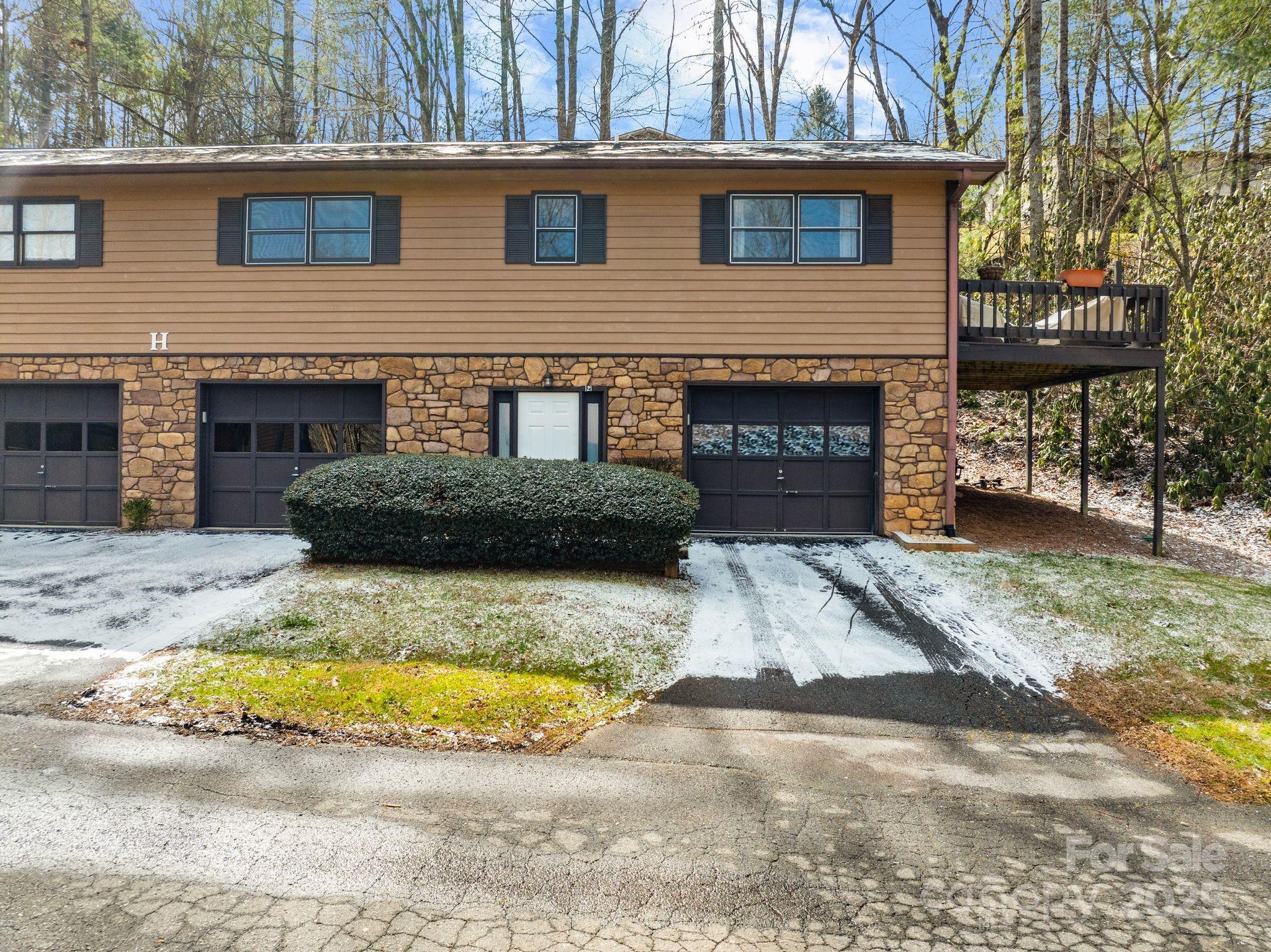 121 View De Lake Drive Property Photo
