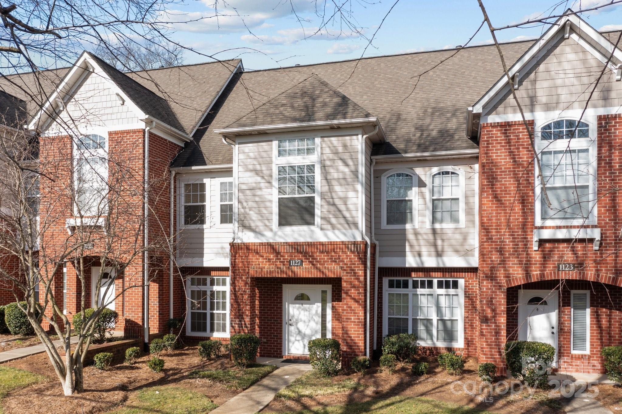 1127 Central Park Circle Property Photo