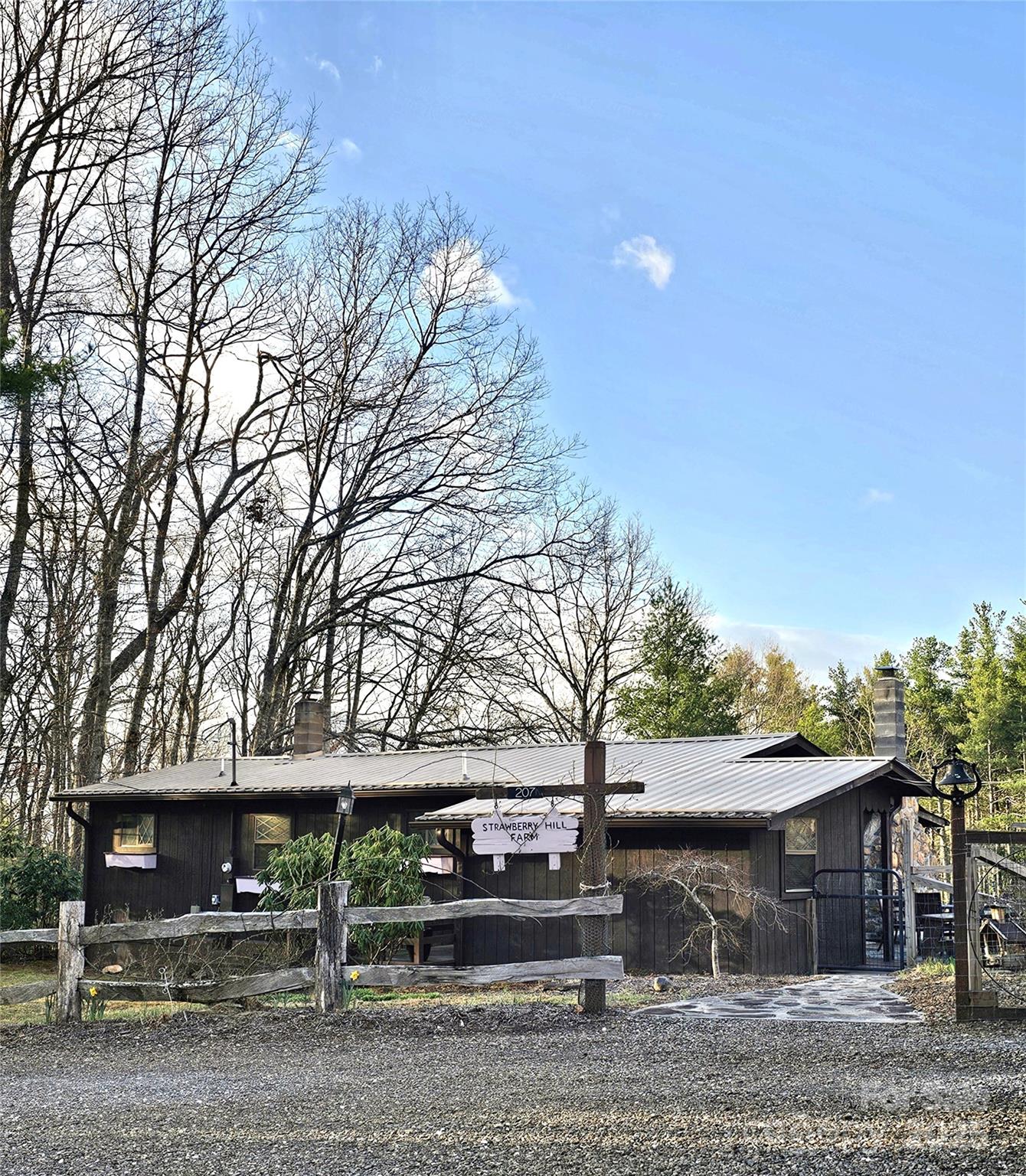 207 Strawberry Hill Lane Property Photo