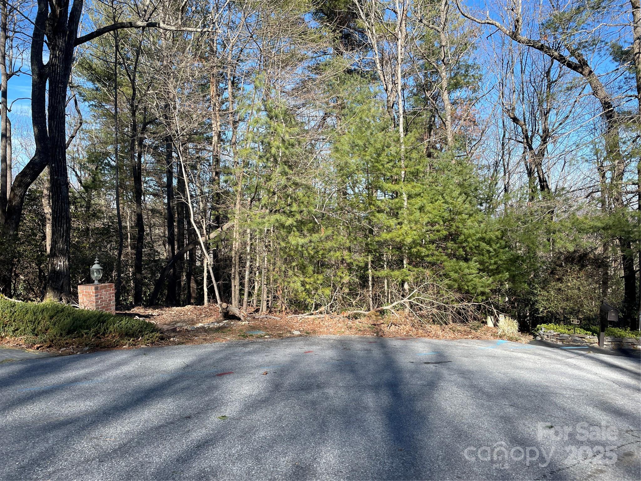 # 33 Woodglen Court Property Photo