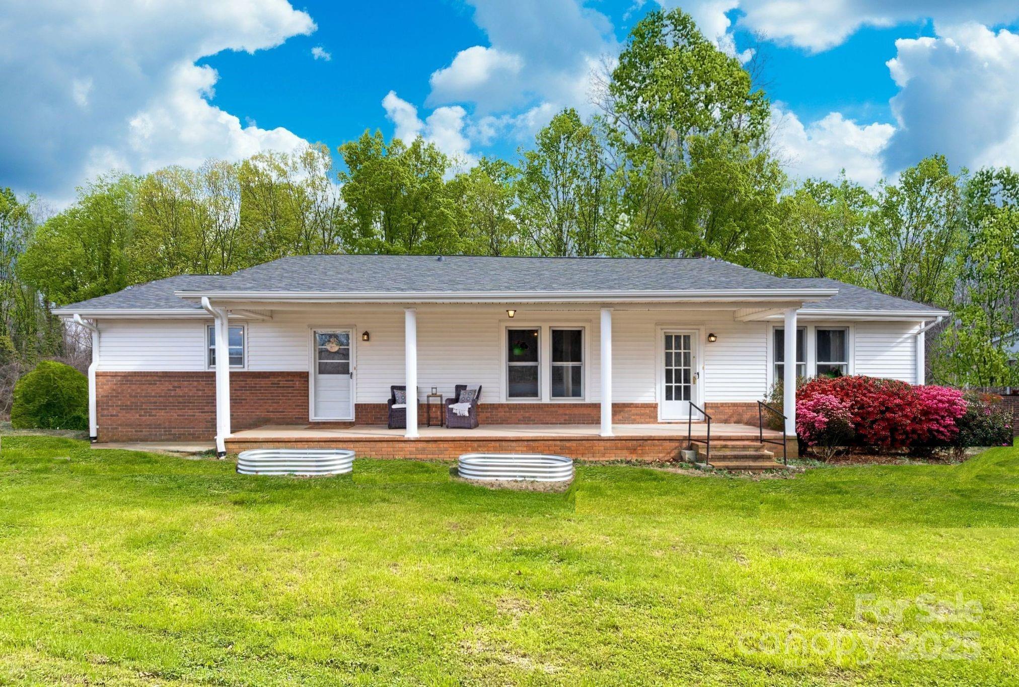 Starmount Real Estate Listings Main Image