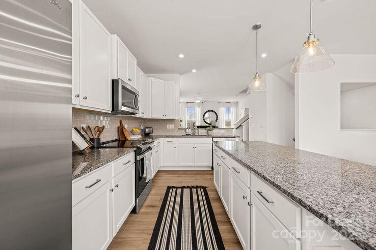 1018 Fairway Green Lane Landon Property Photo 3