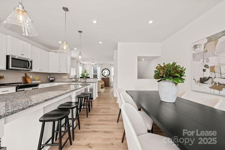 1018 Fairway Green Lane Landon Property Photo 4