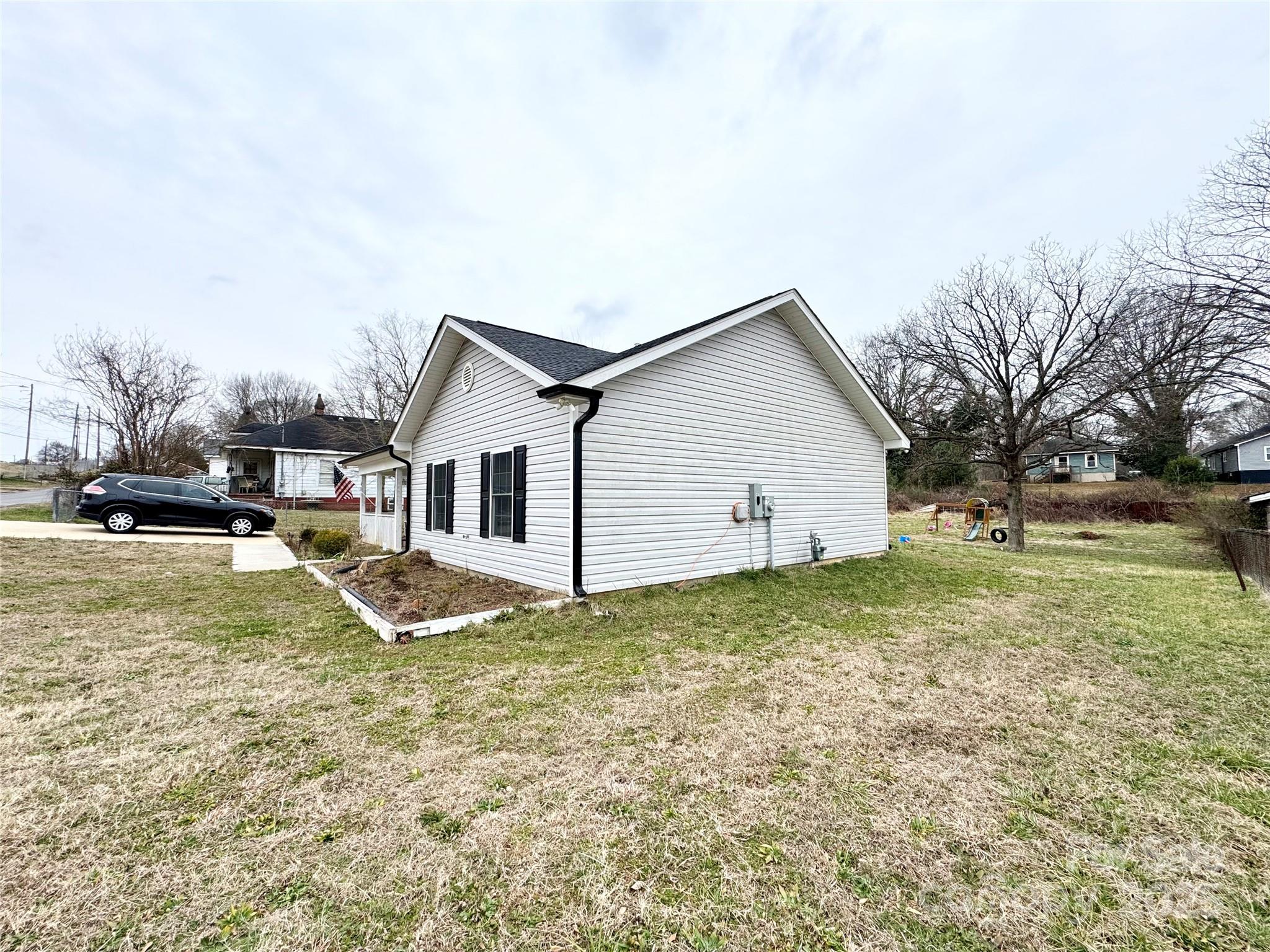 601 Apple Street Property Photo 3