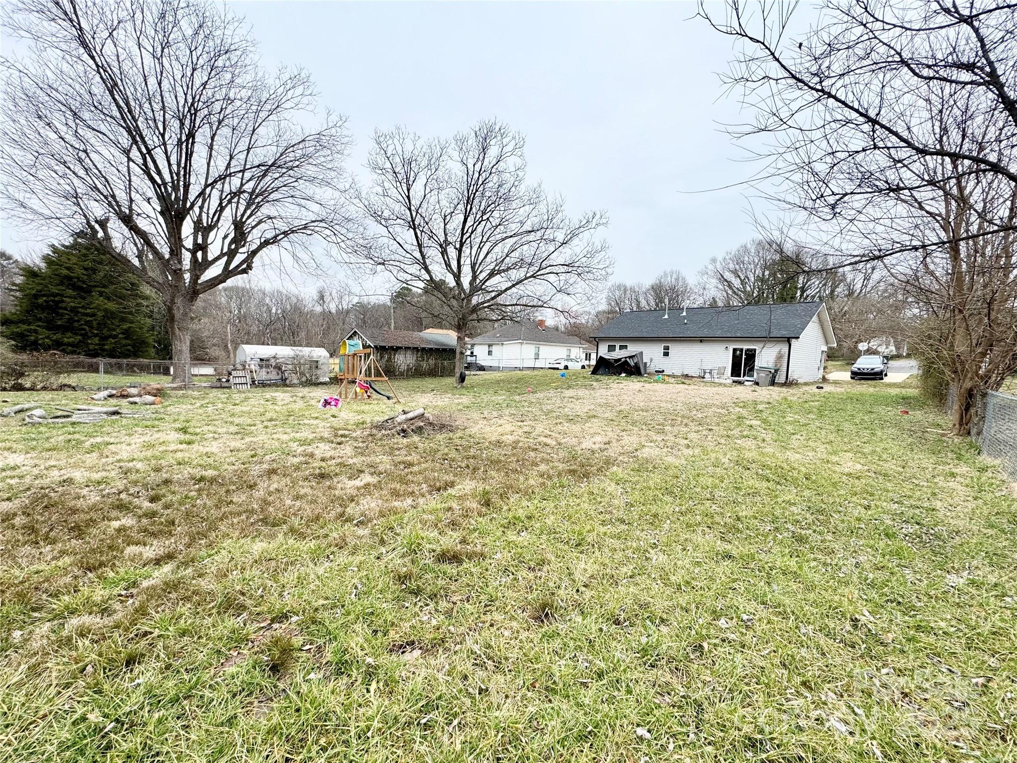 601 Apple Street Property Photo 4