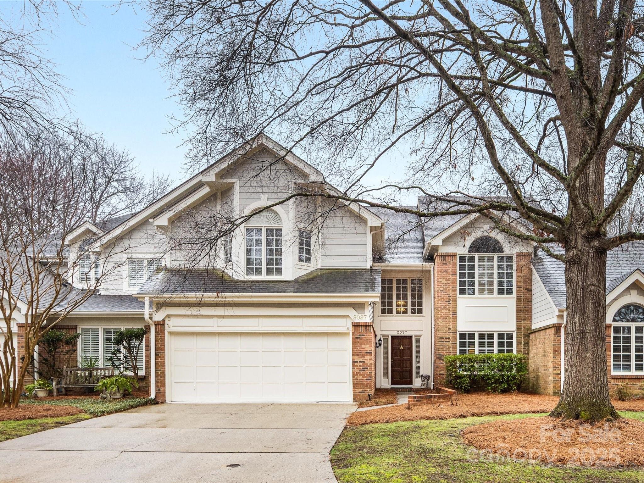 2027 Meadowood Lane Property Photo