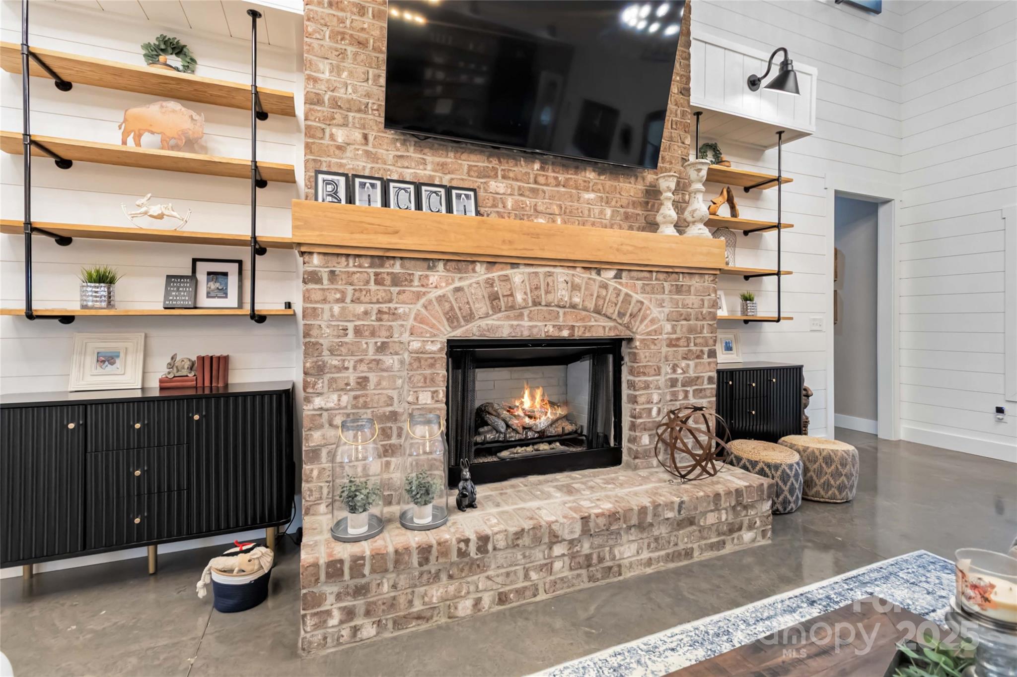 2288 Boheler Road Property Photo 11