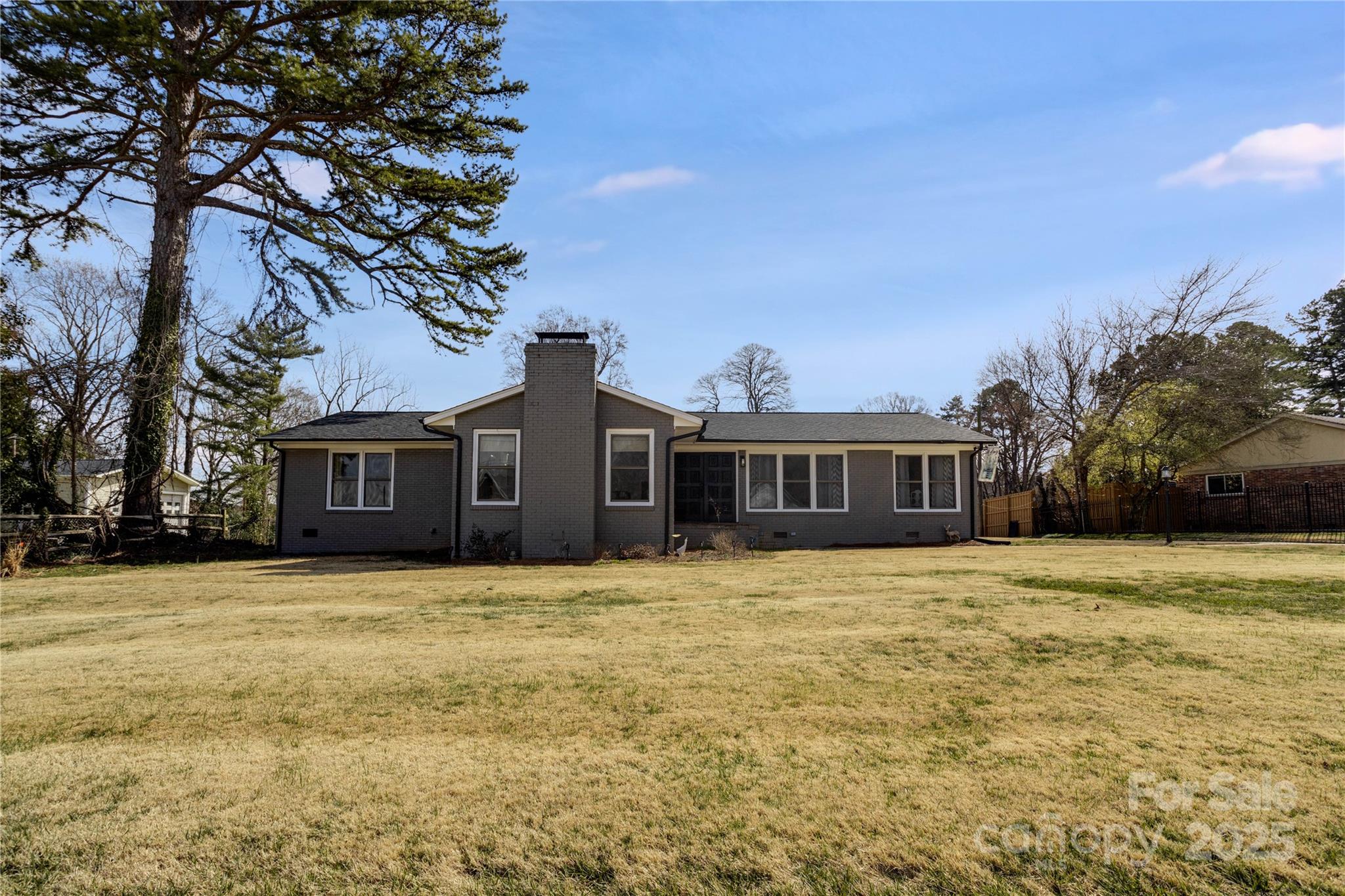 320 Paradise Circle Property Photo