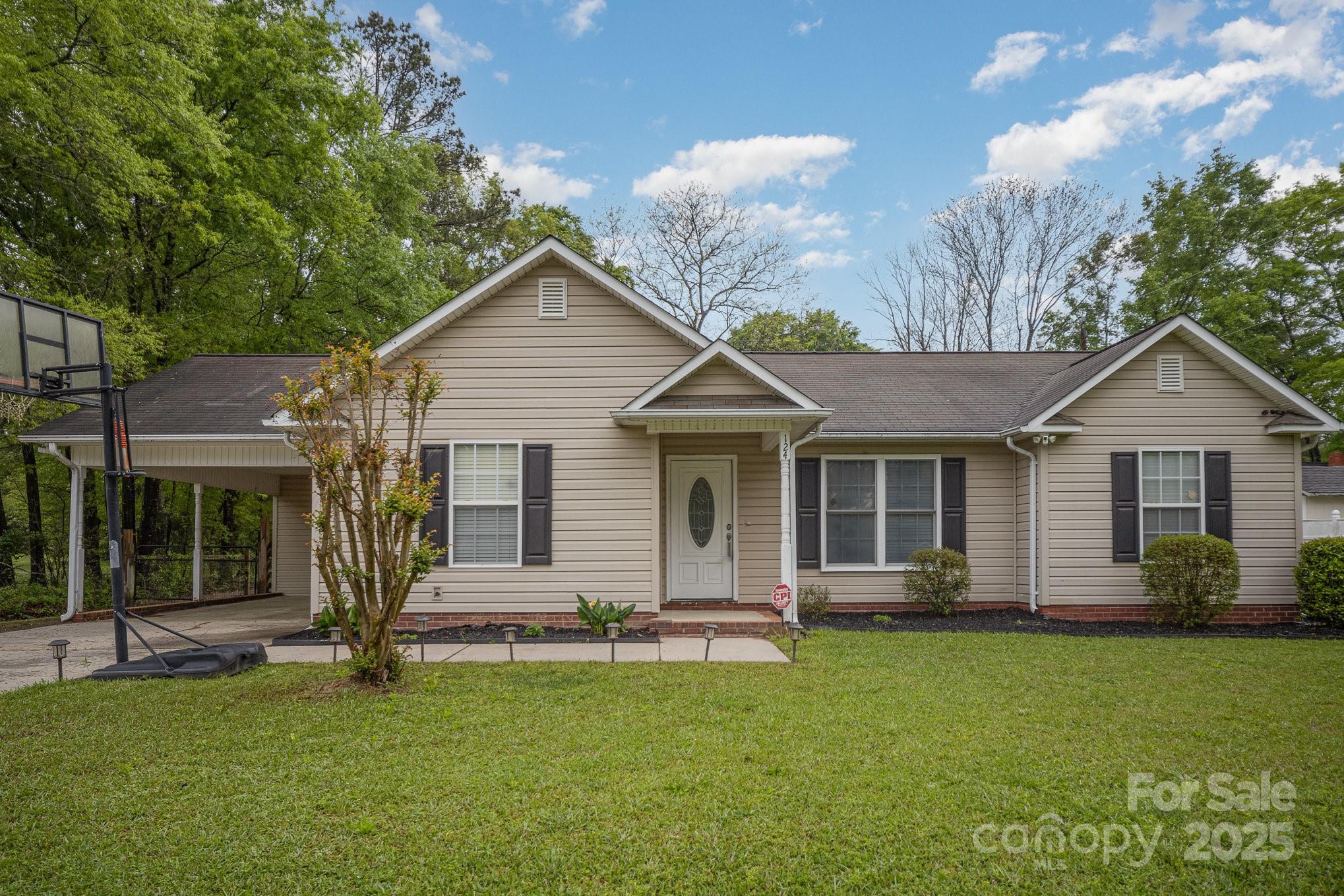 124 Woodside Lane Property Photo