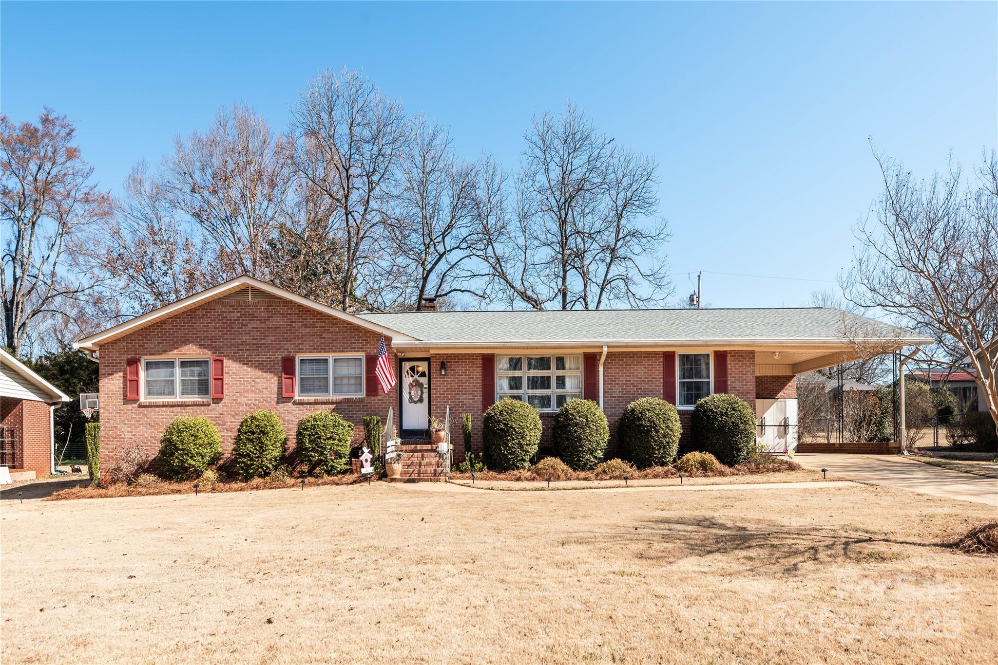 662 University Drive Property Photo