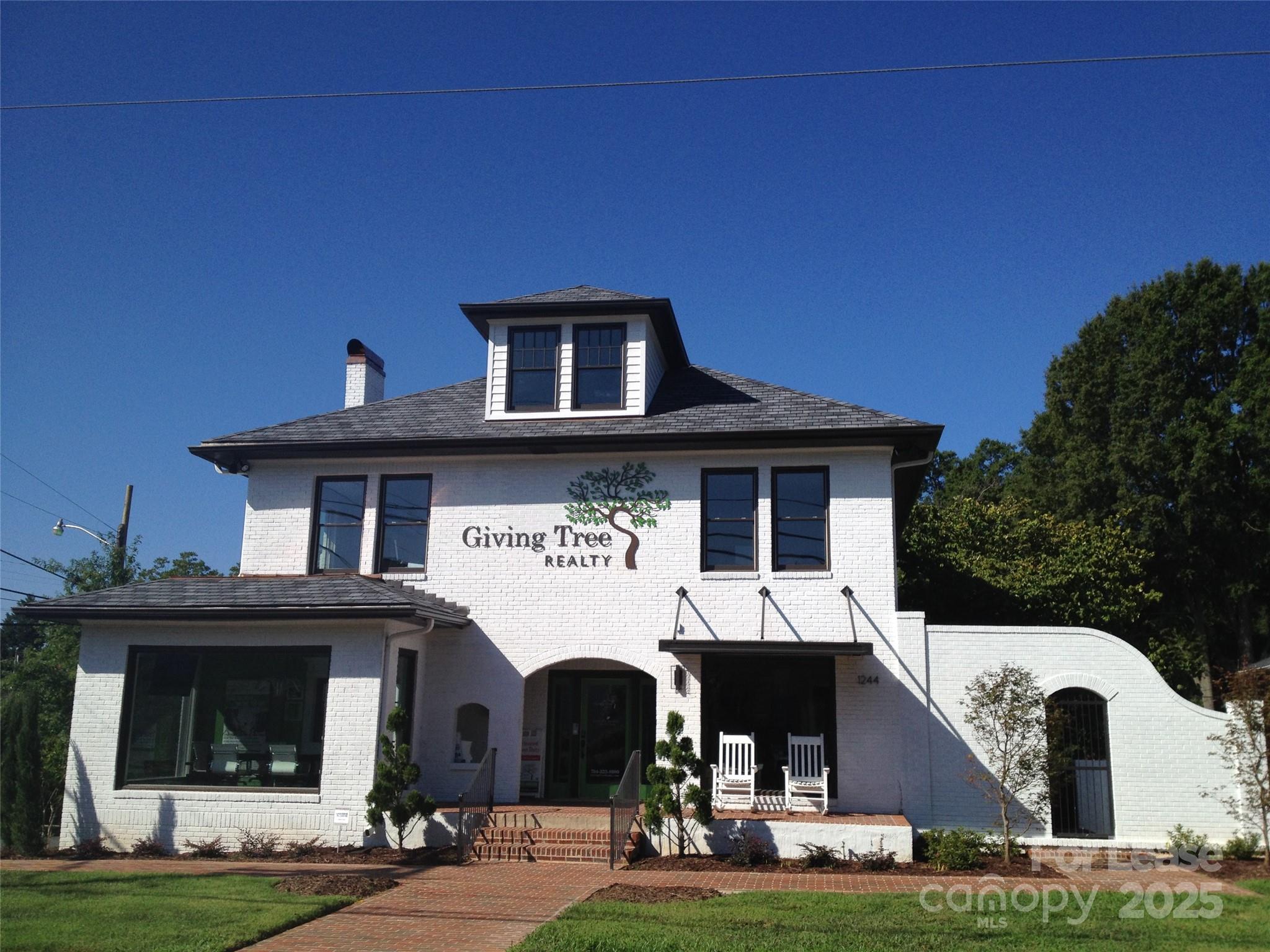 1244 East Boulevard Property Photo 1