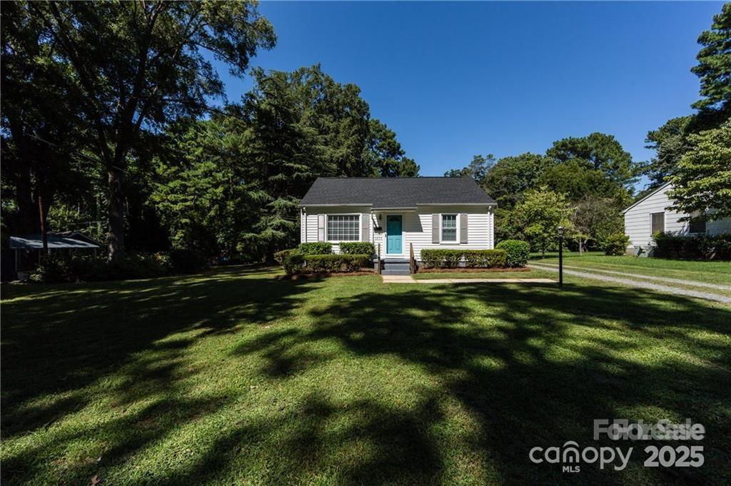 5235 Auburndale Road Property Photo