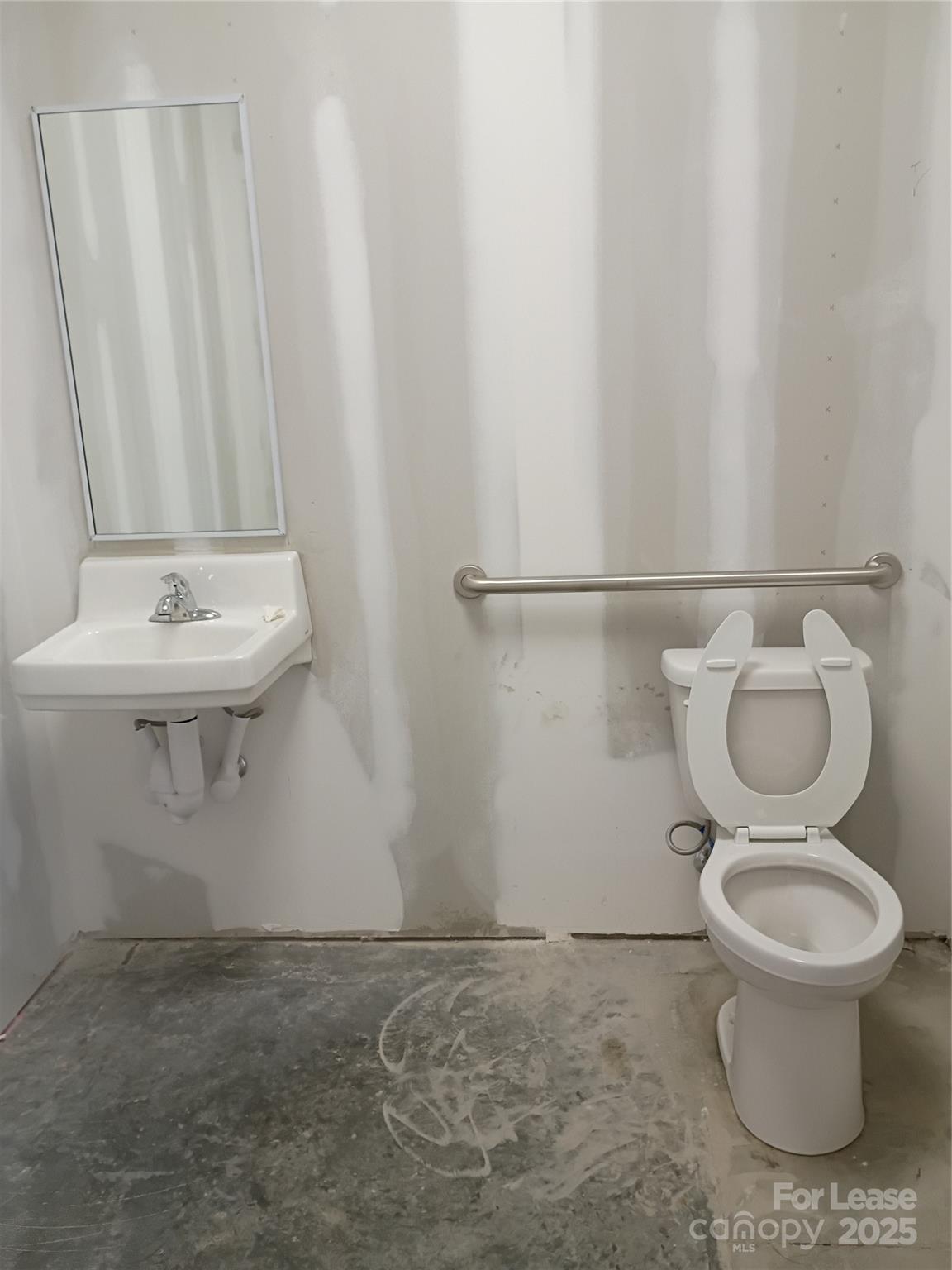 633 S Broadway Street Property Photo 6