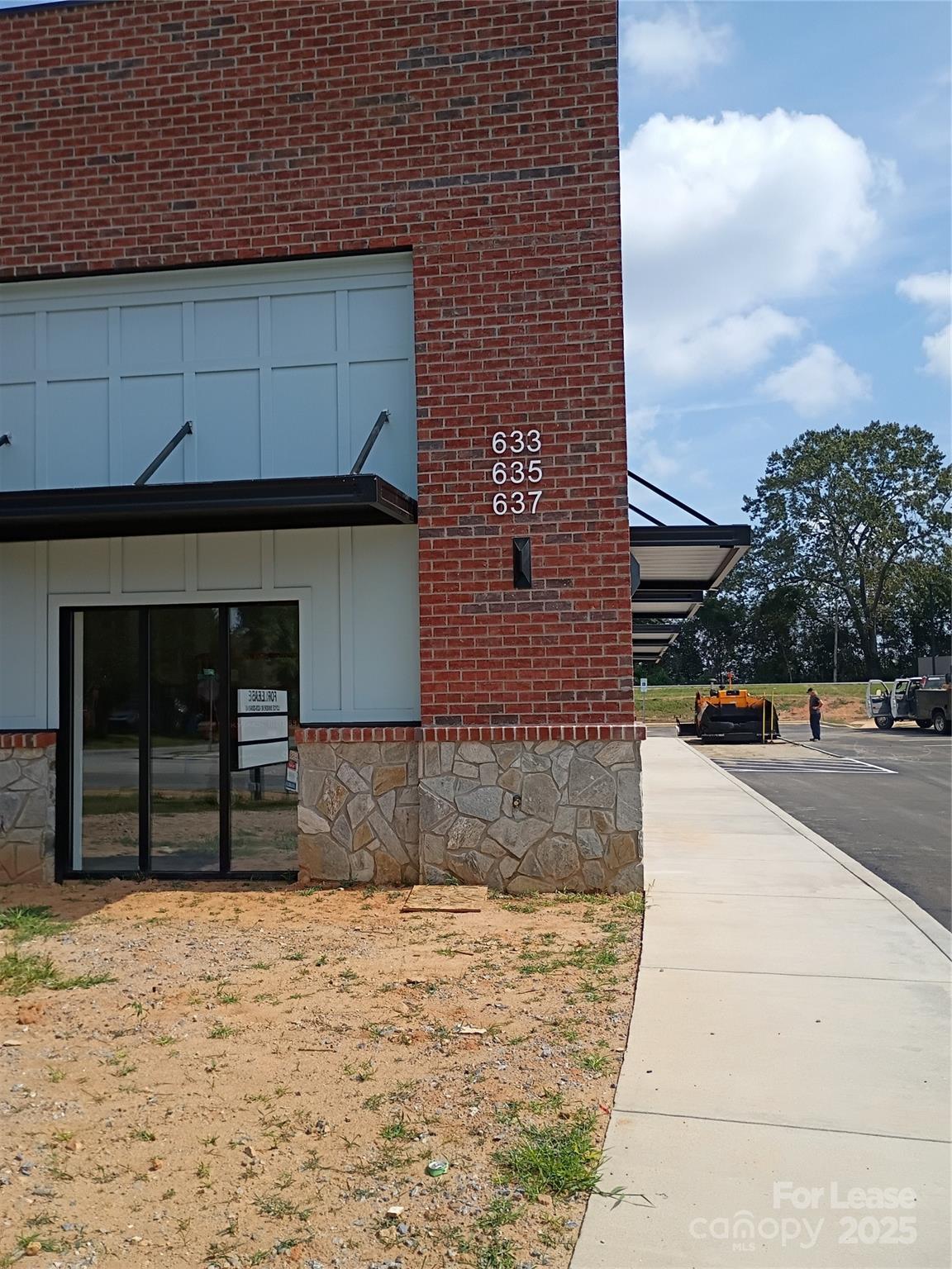 633 S Broadway Street Property Photo 7