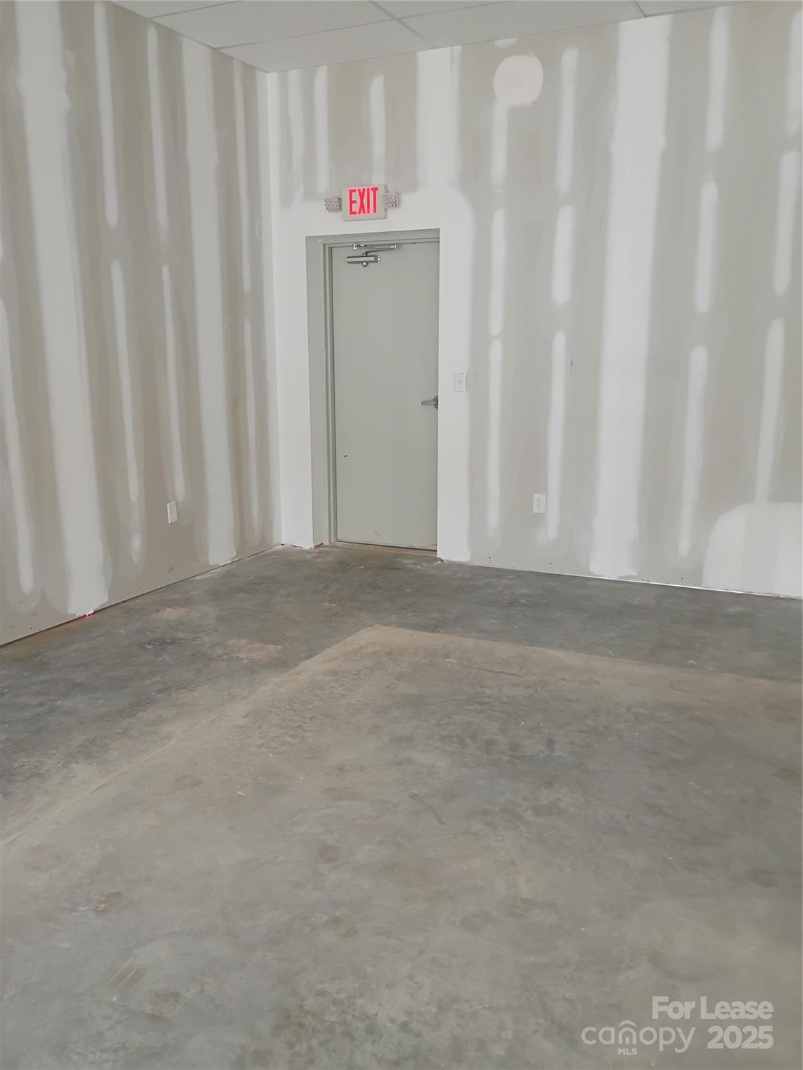 633 S Broadway Street Property Photo 10