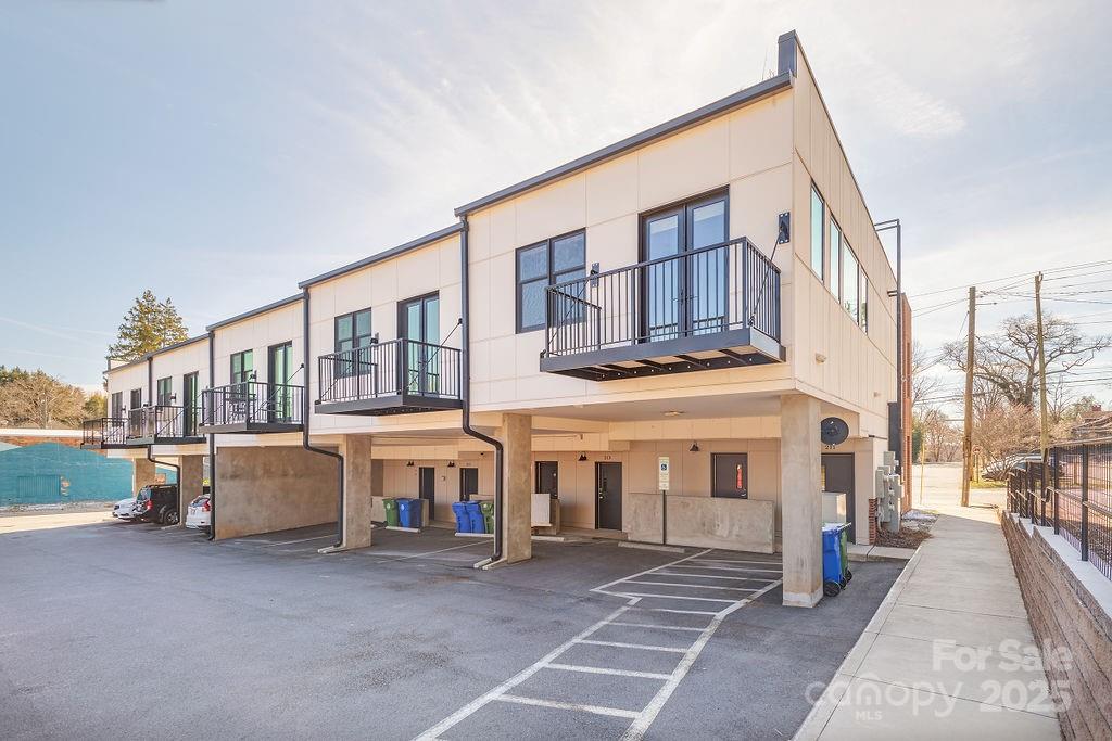 315 Haywood Road 111/211 Property Photo 15