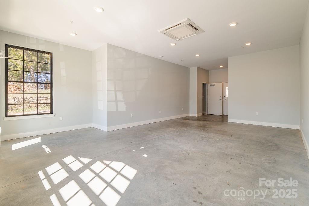 315 Haywood Road 111/211 Property Photo 18