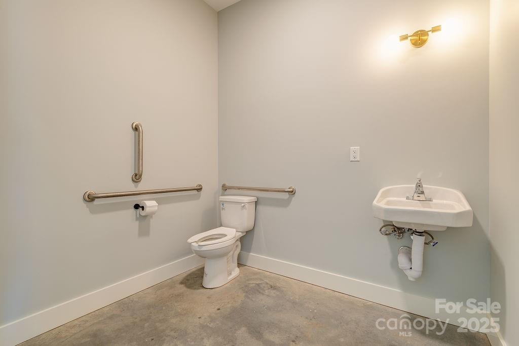 315 Haywood Road 111/211 Property Photo 20