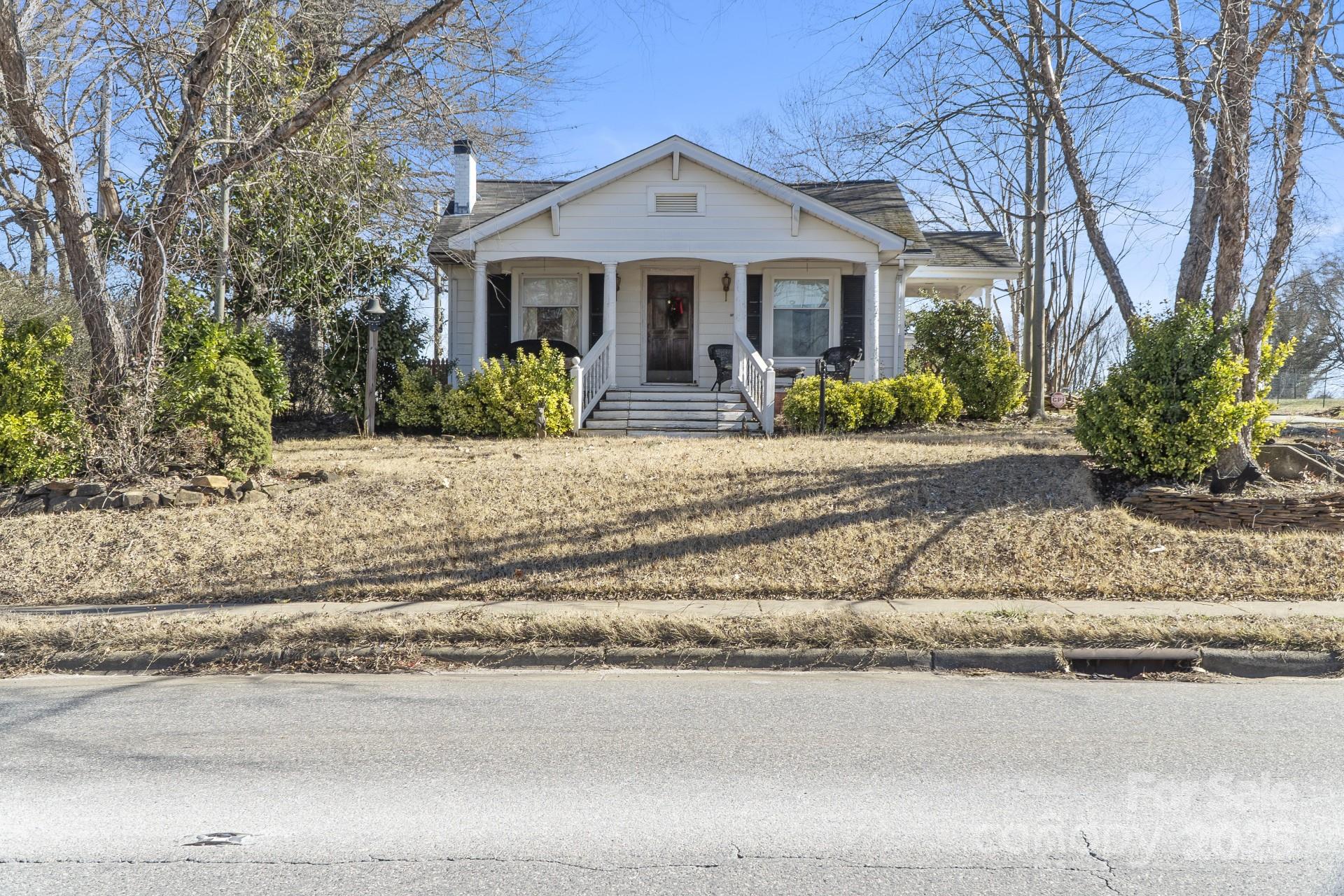940 N New Hope Road Property Photo
