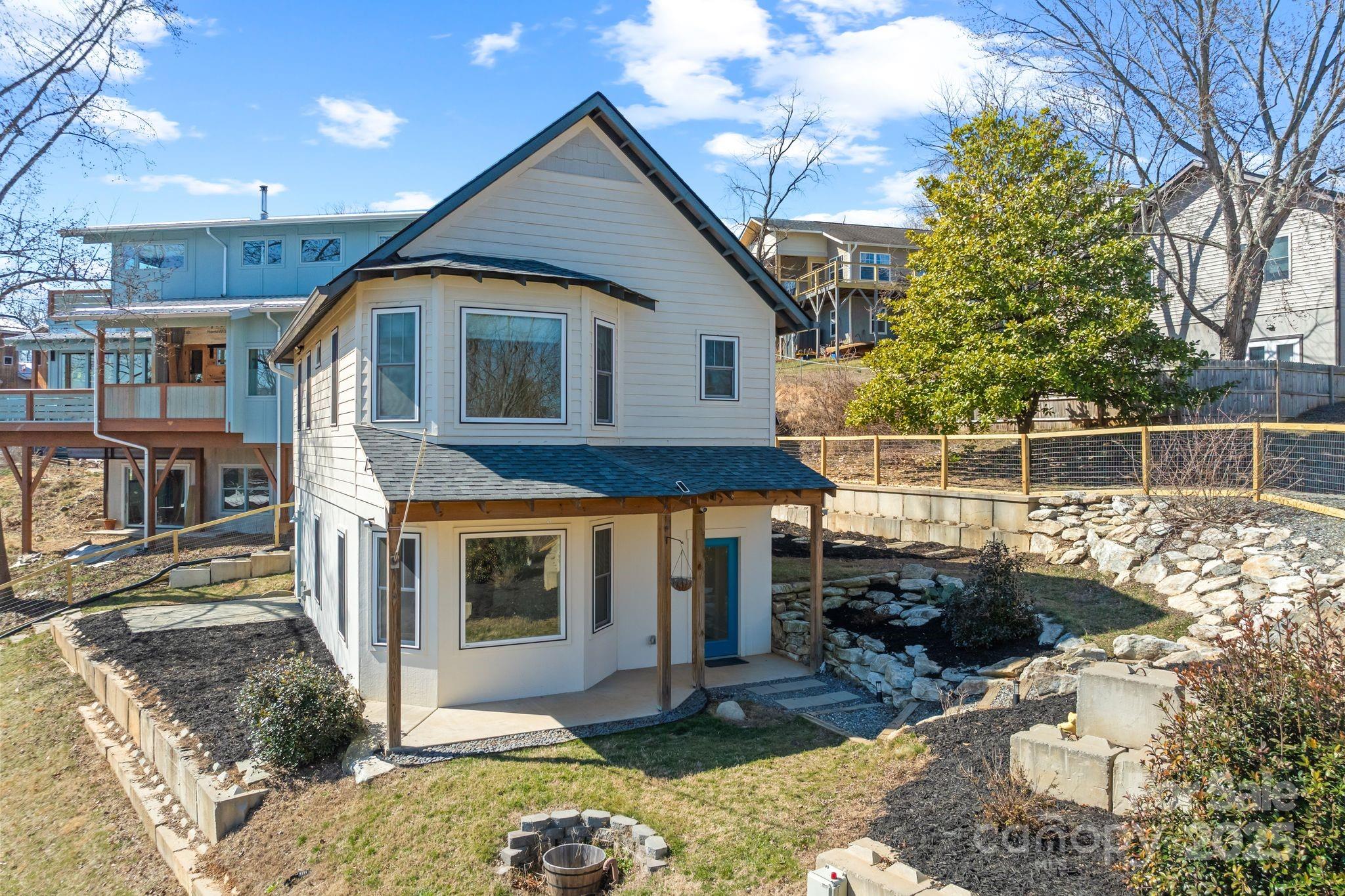 21 Toxaway Street Property Photo