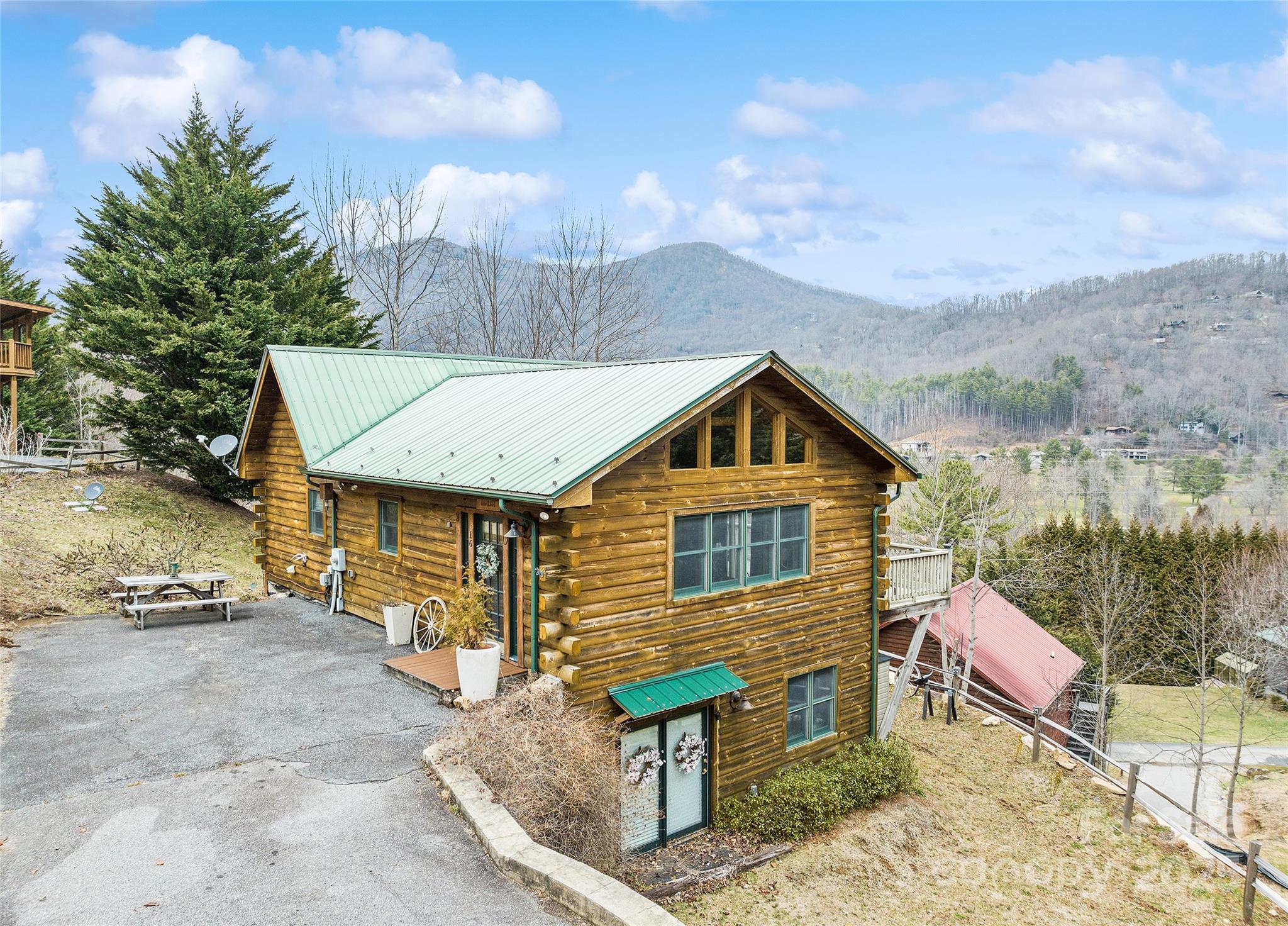 16 Hiawatha Drive Property Photo