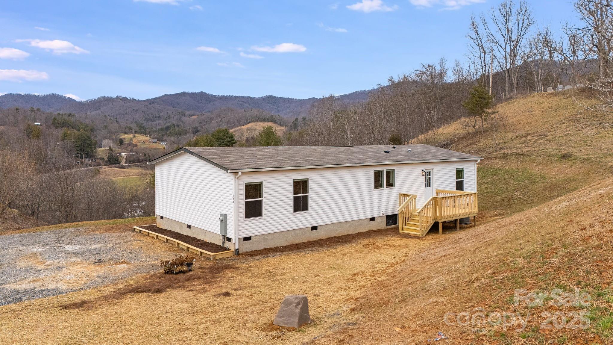 96 Sandons Trail Property Photo 2