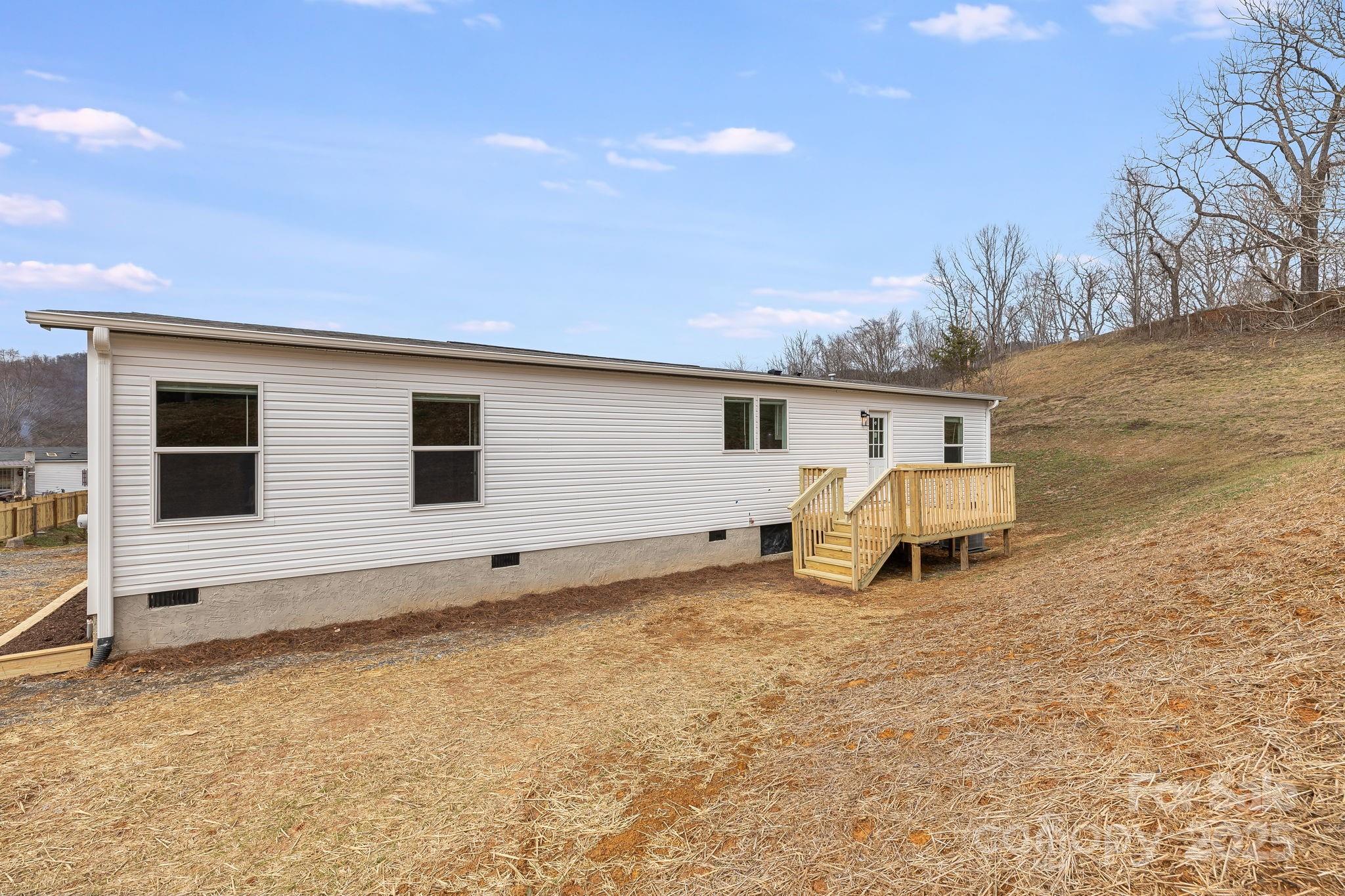 96 Sandons Trail Property Photo 4