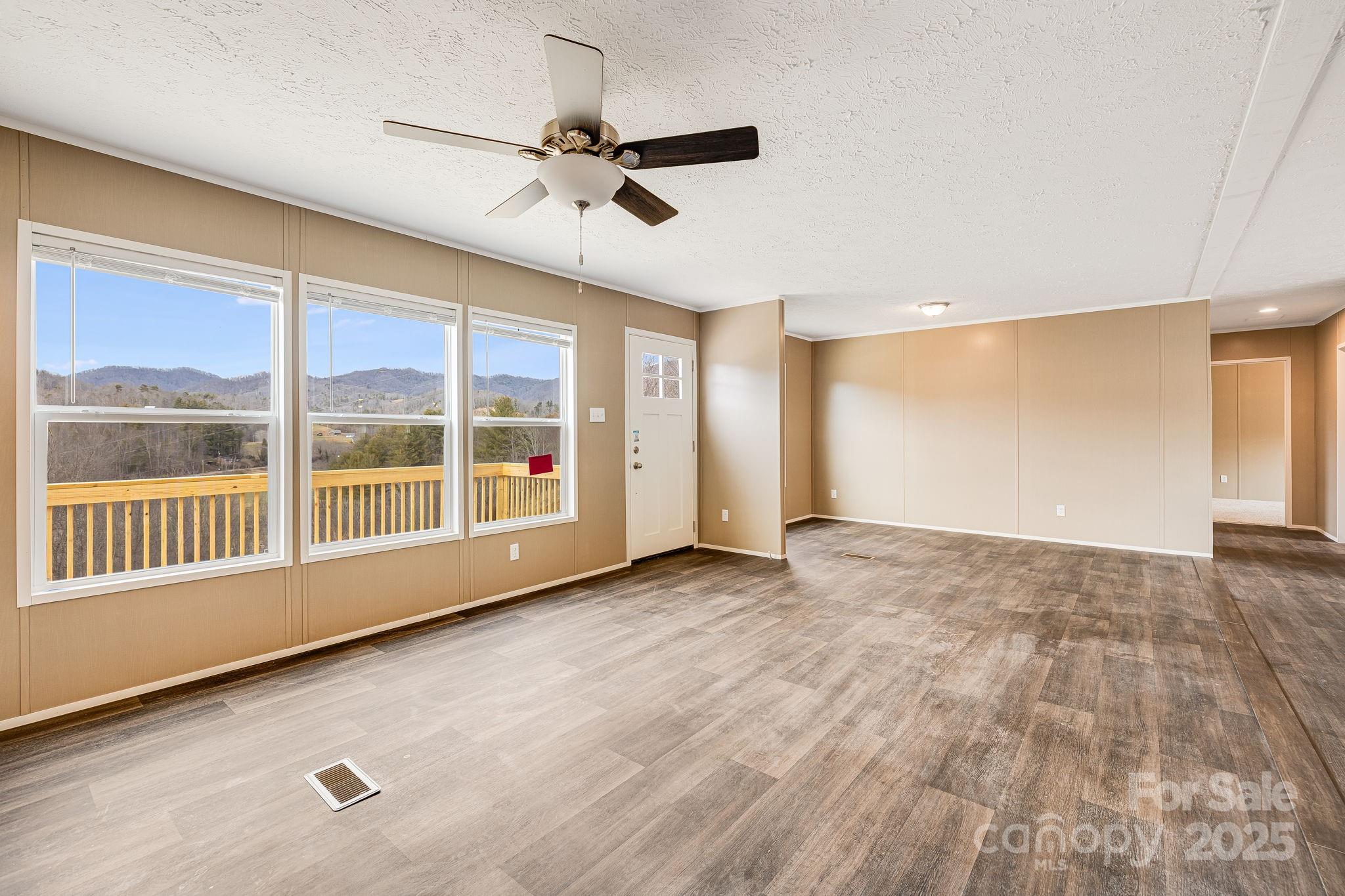 96 Sandons Trail Property Photo 7