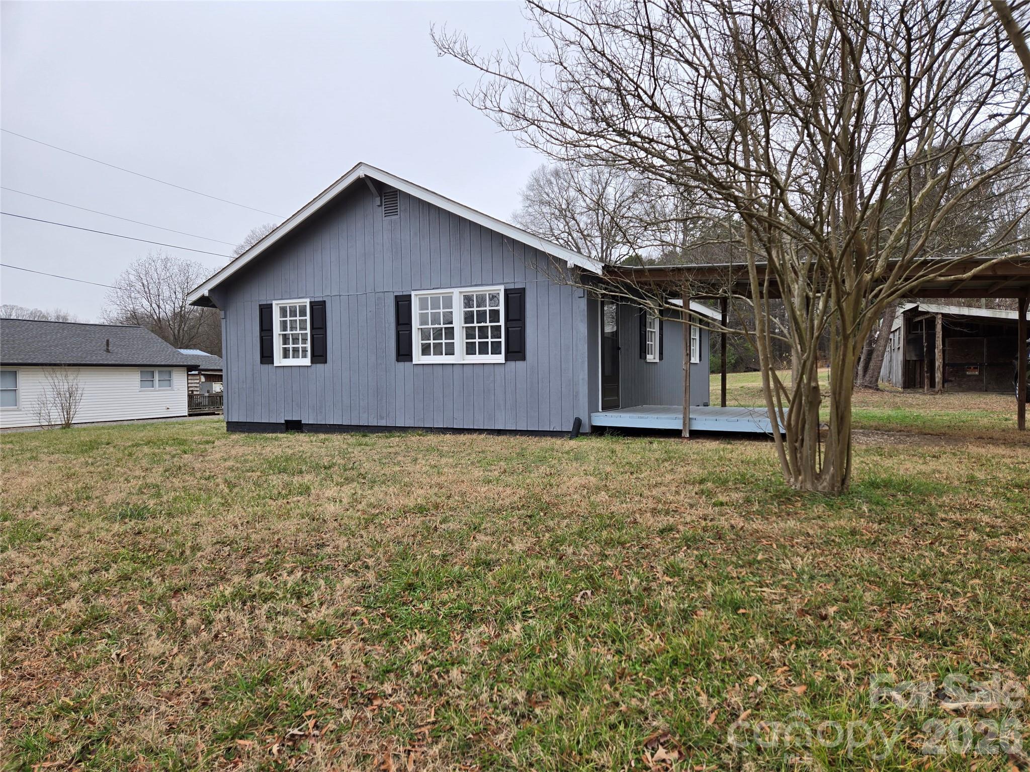 915 Chapel Street Property Photo 1