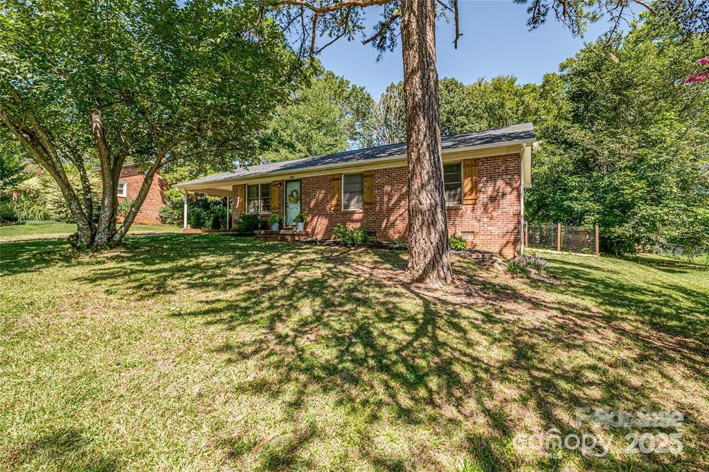 Arrowhead Place Real Estate Listings Main Image