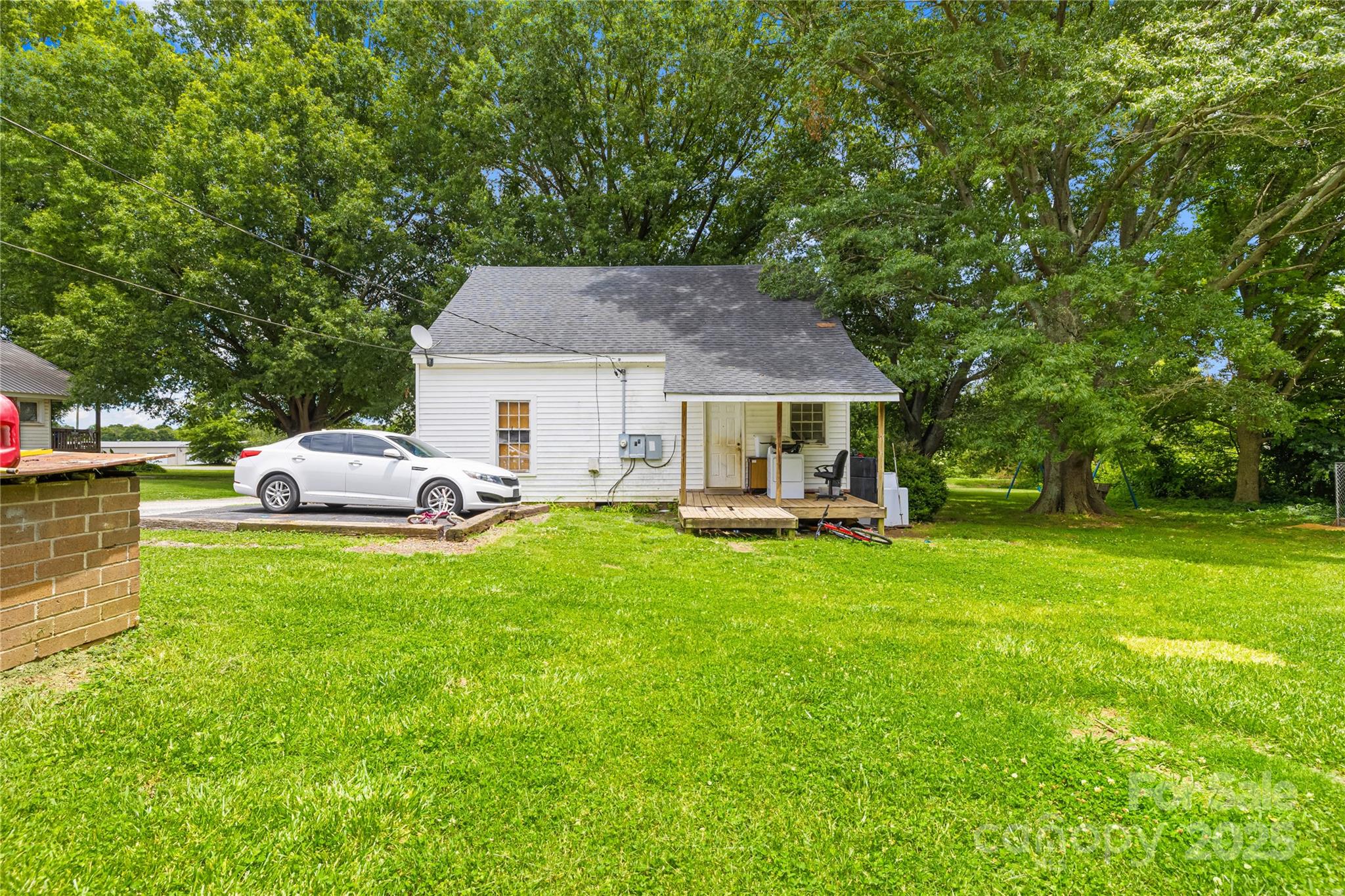 116 & 118 Webb Road Property Photo 9