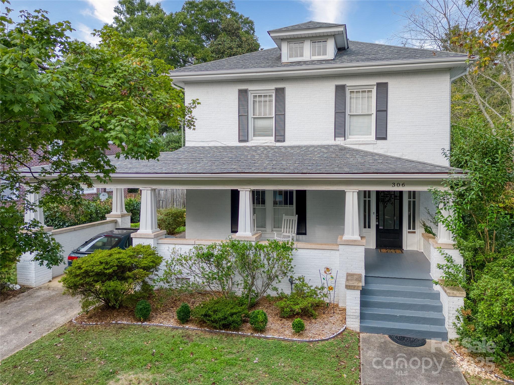 306 W Marsh Street Property Photo