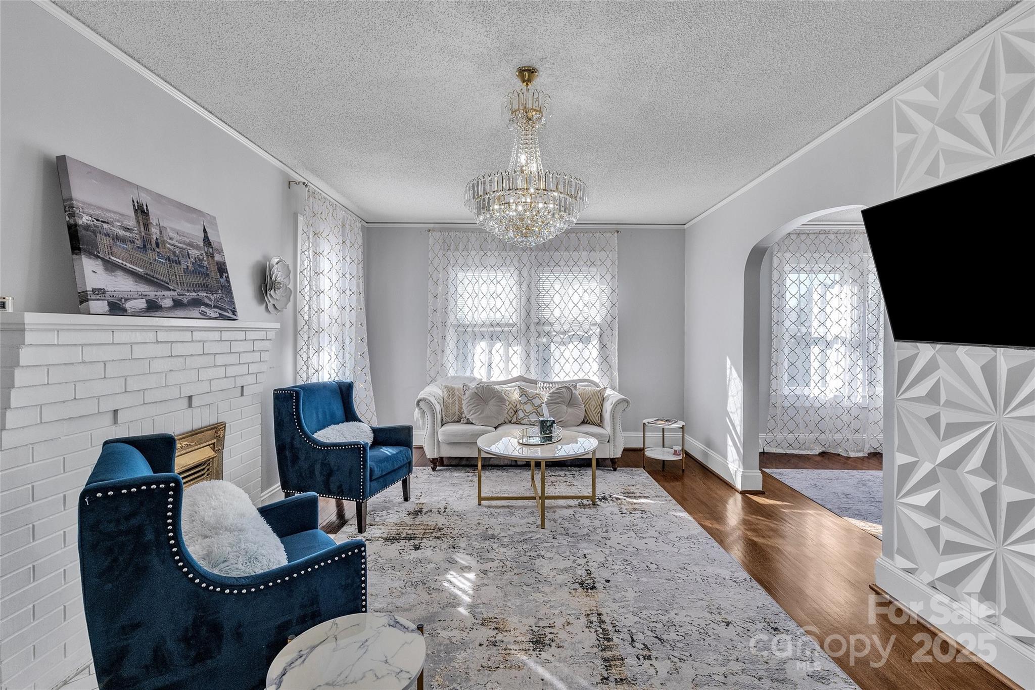 203 E 22nd Street Property Photo 8