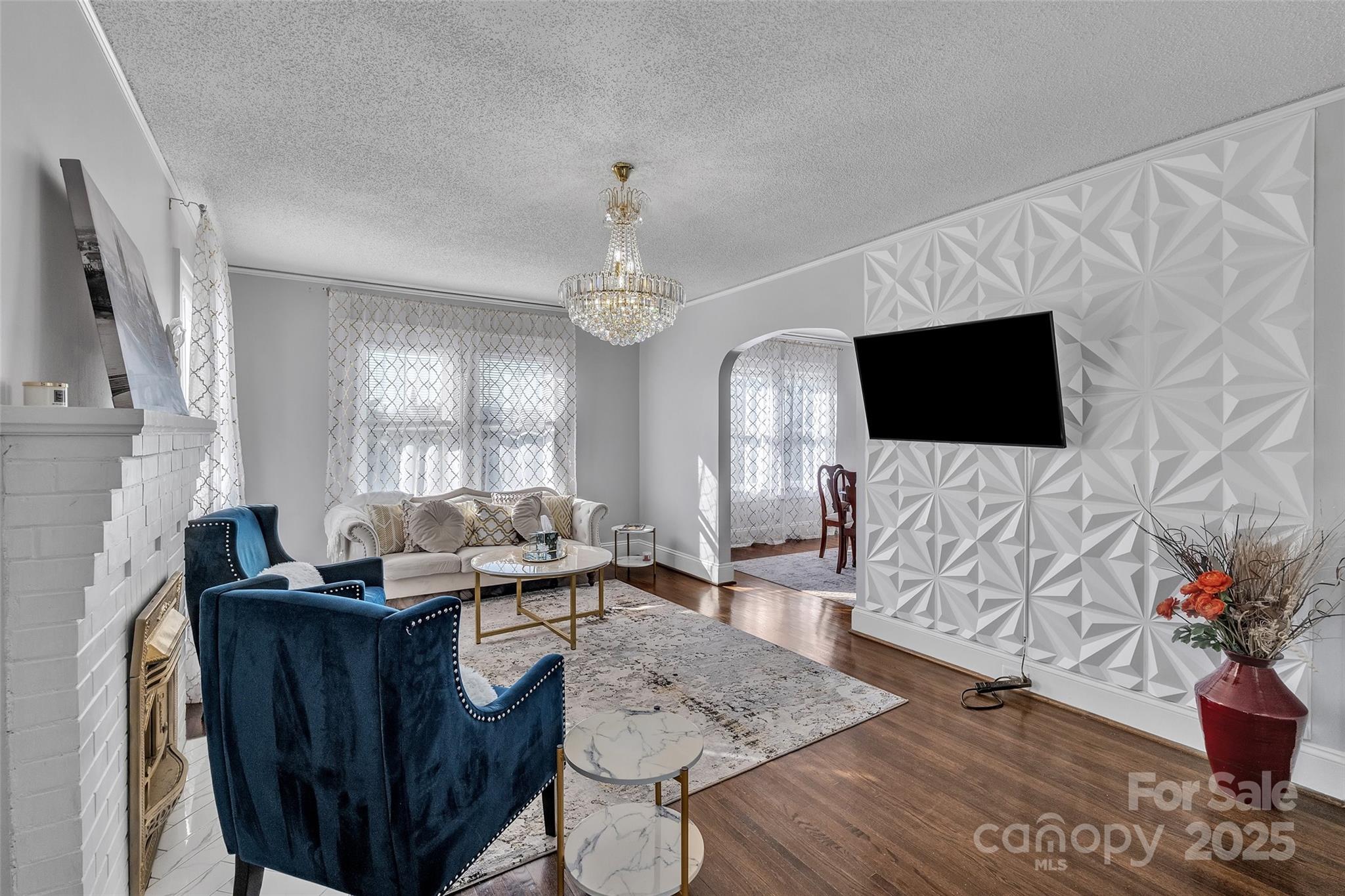 203 E 22nd Street Property Photo 9