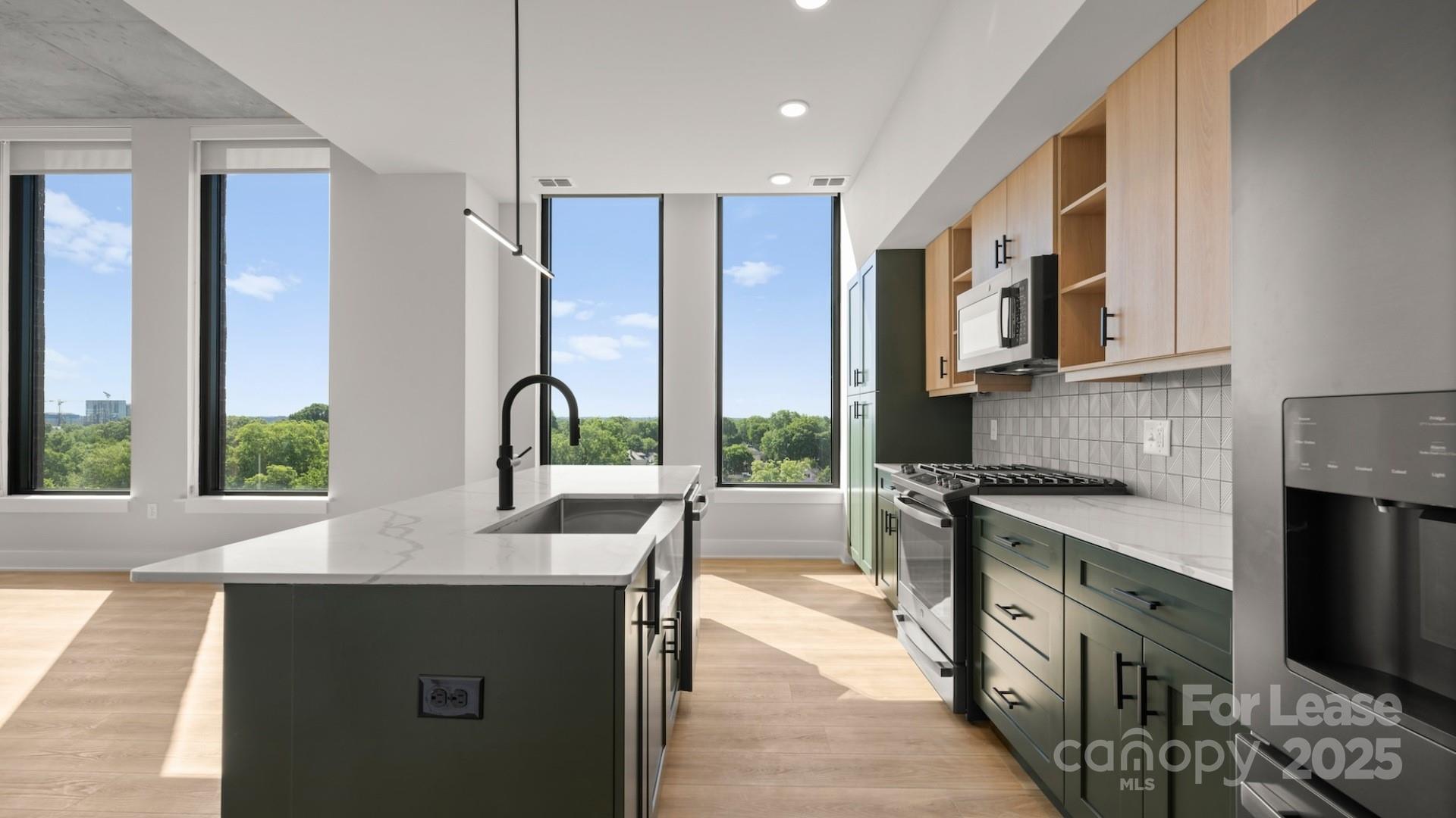 124 E Kingston Avenue C1-b Property Photo 4