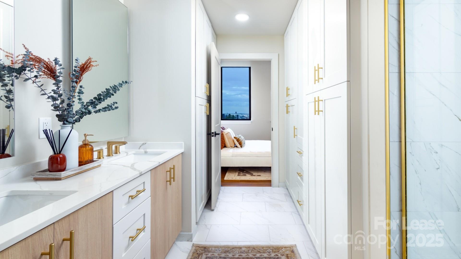 124 E Kingston Avenue C1-b Property Photo 33