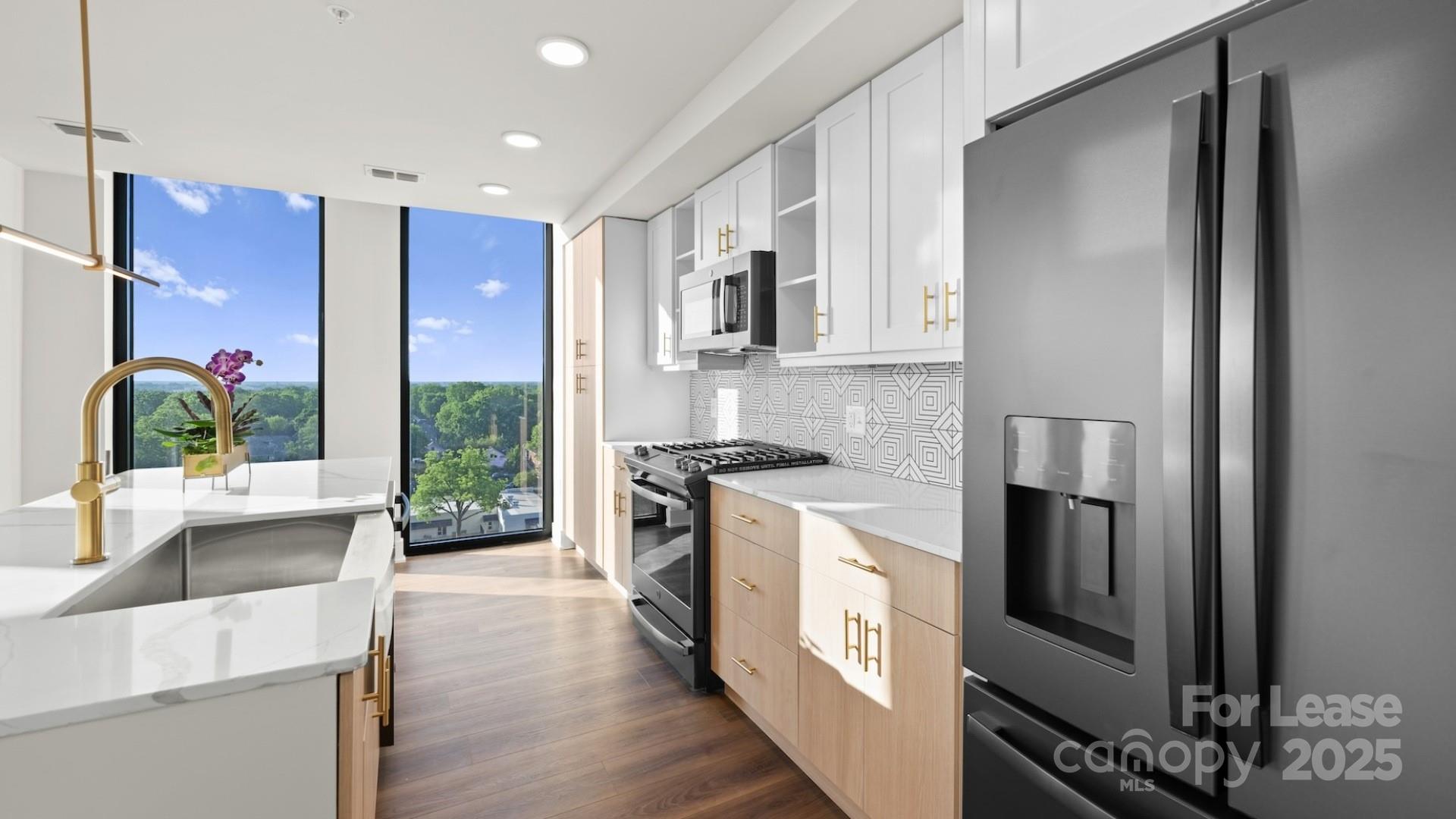 124 E Kingston Avenue C1-b Property Photo 34