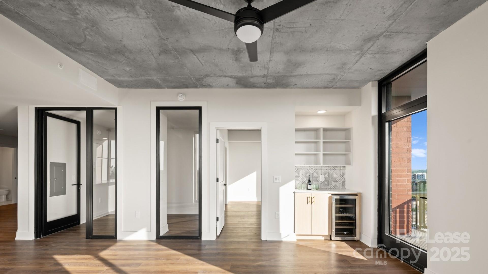 124 E Kingston Avenue C1-b Property Photo 36