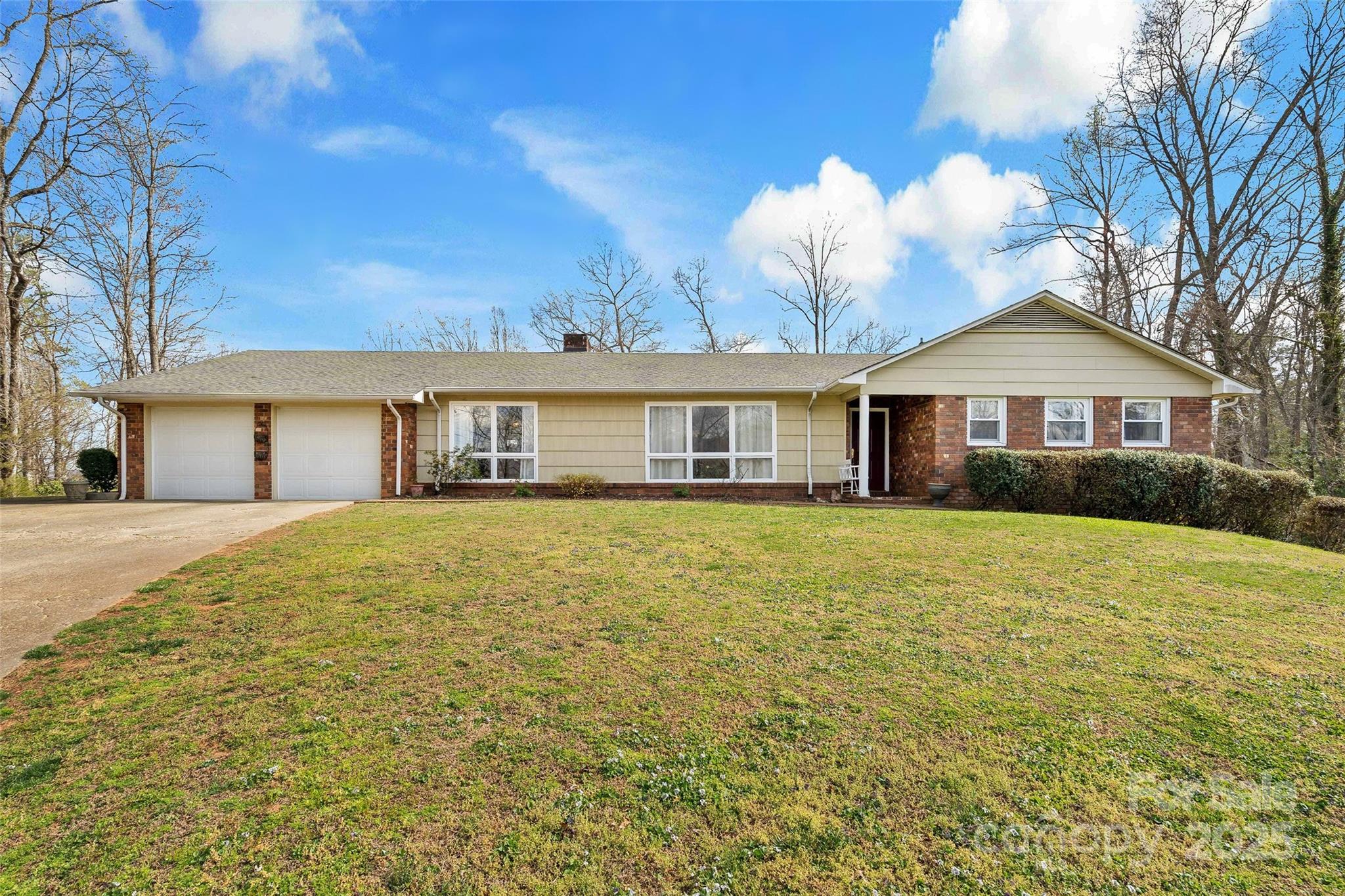 104 Oak Circle Property Photo