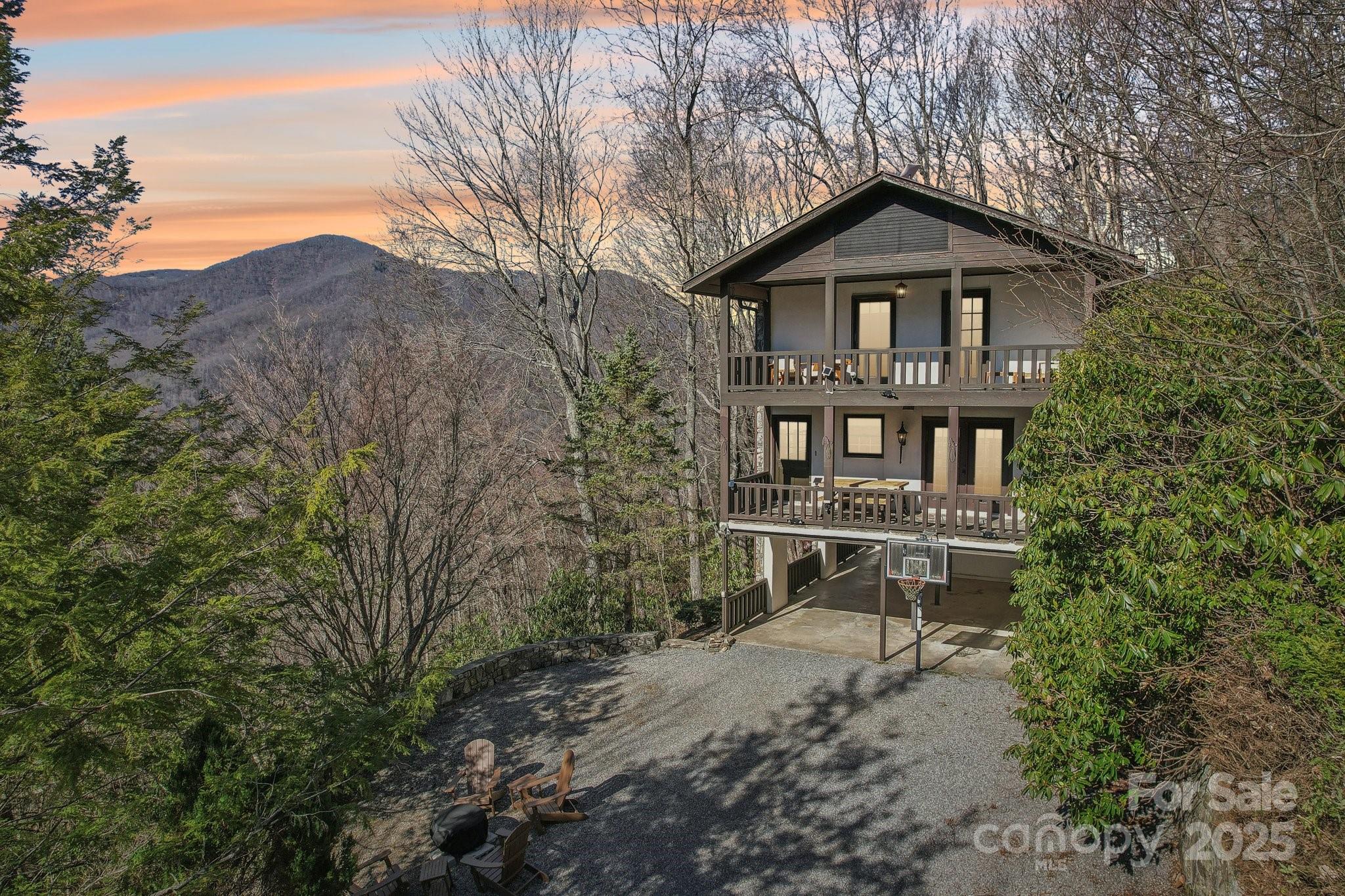821 Summit Drive Property Photo