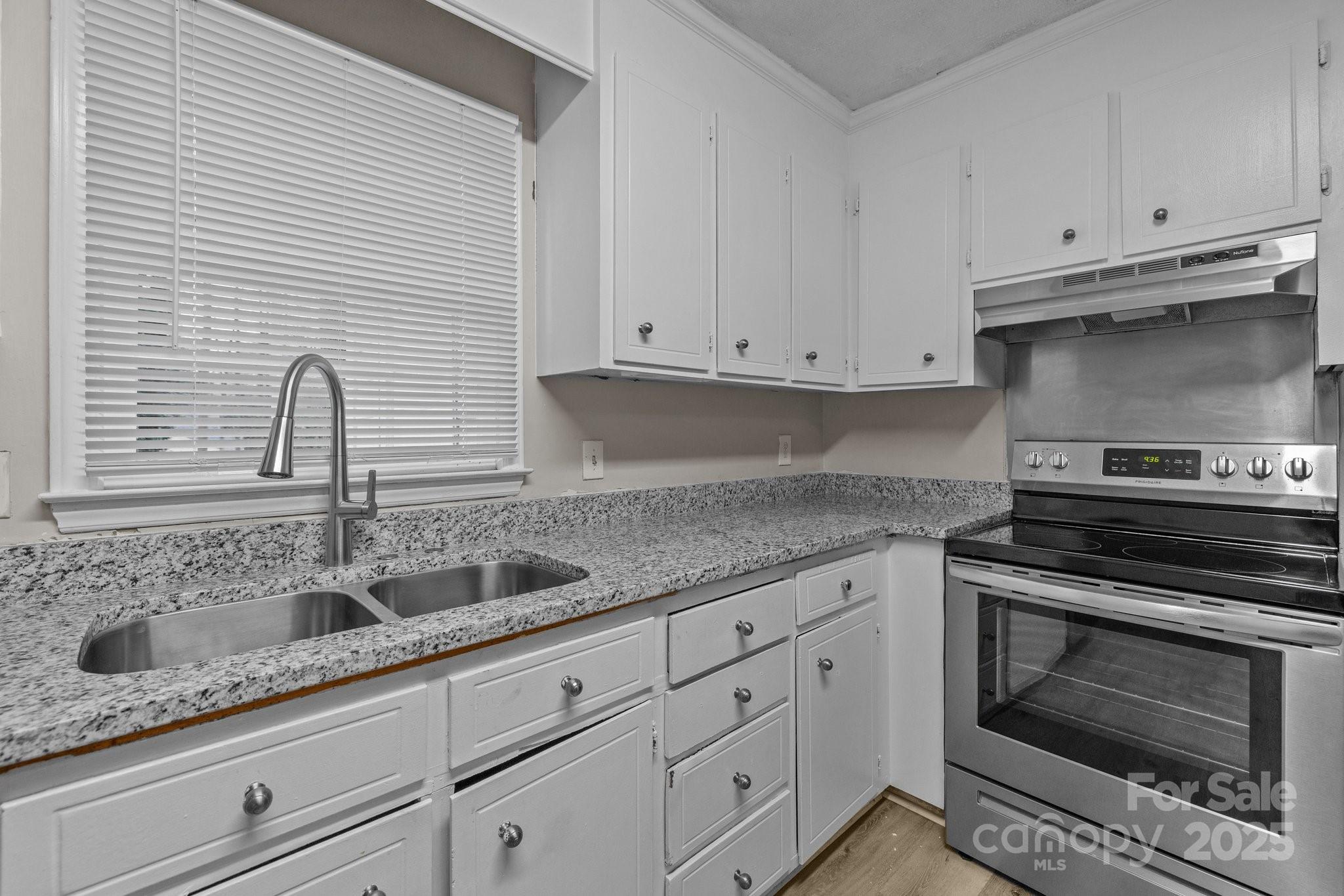 5948 Deveron Drive Property Photo 11