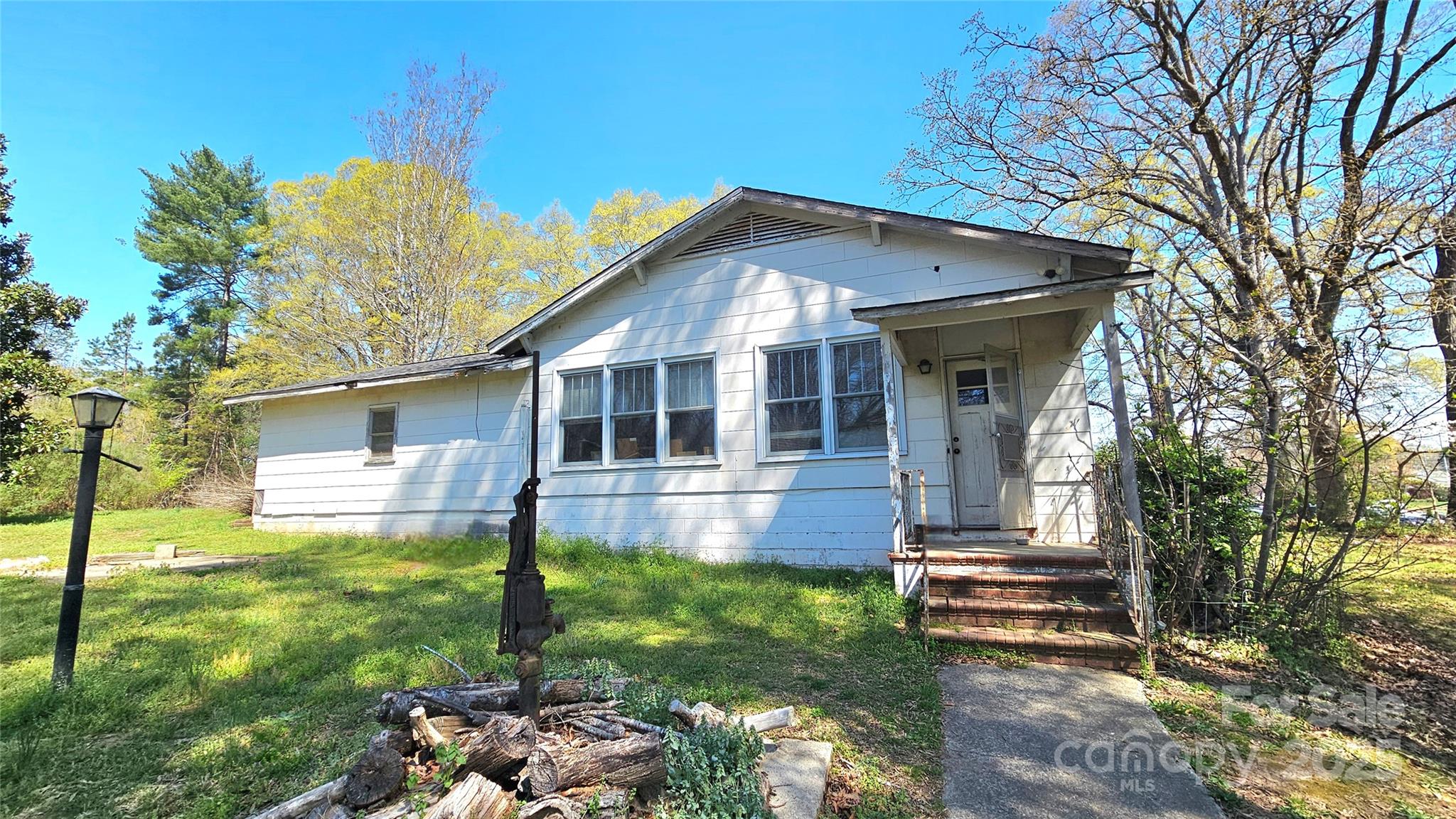 1116 Medlin Road Property Photo 2