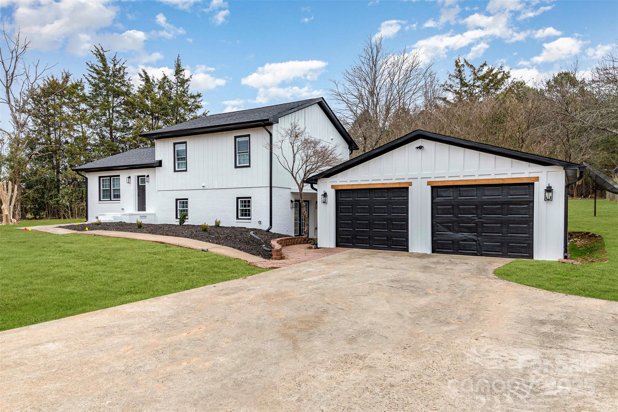 1498 Oakridge Farm Highway Property Photo