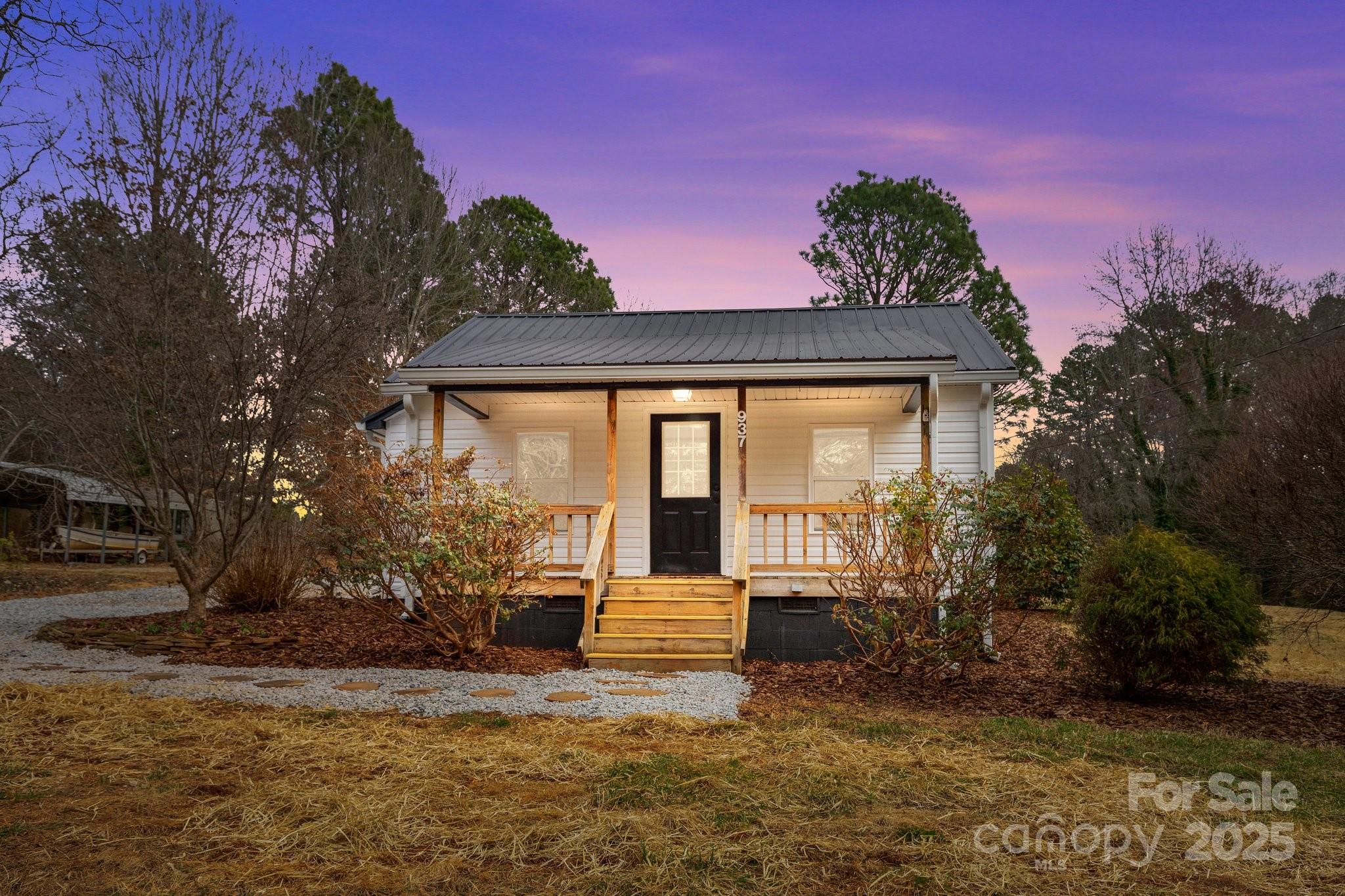 937 Gladstone Road Property Photo