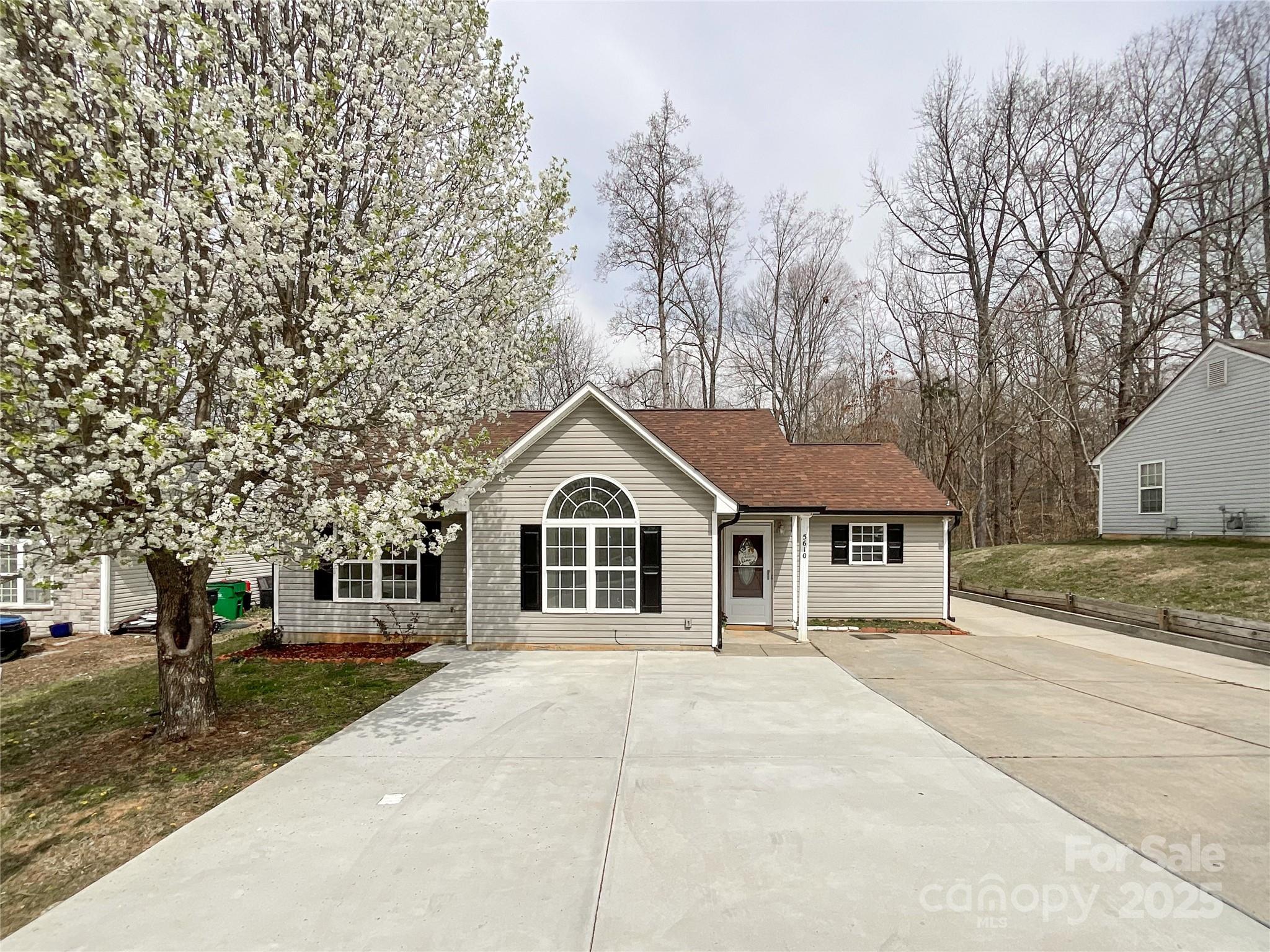 5610 Stone Bluff Court Property Photo 2