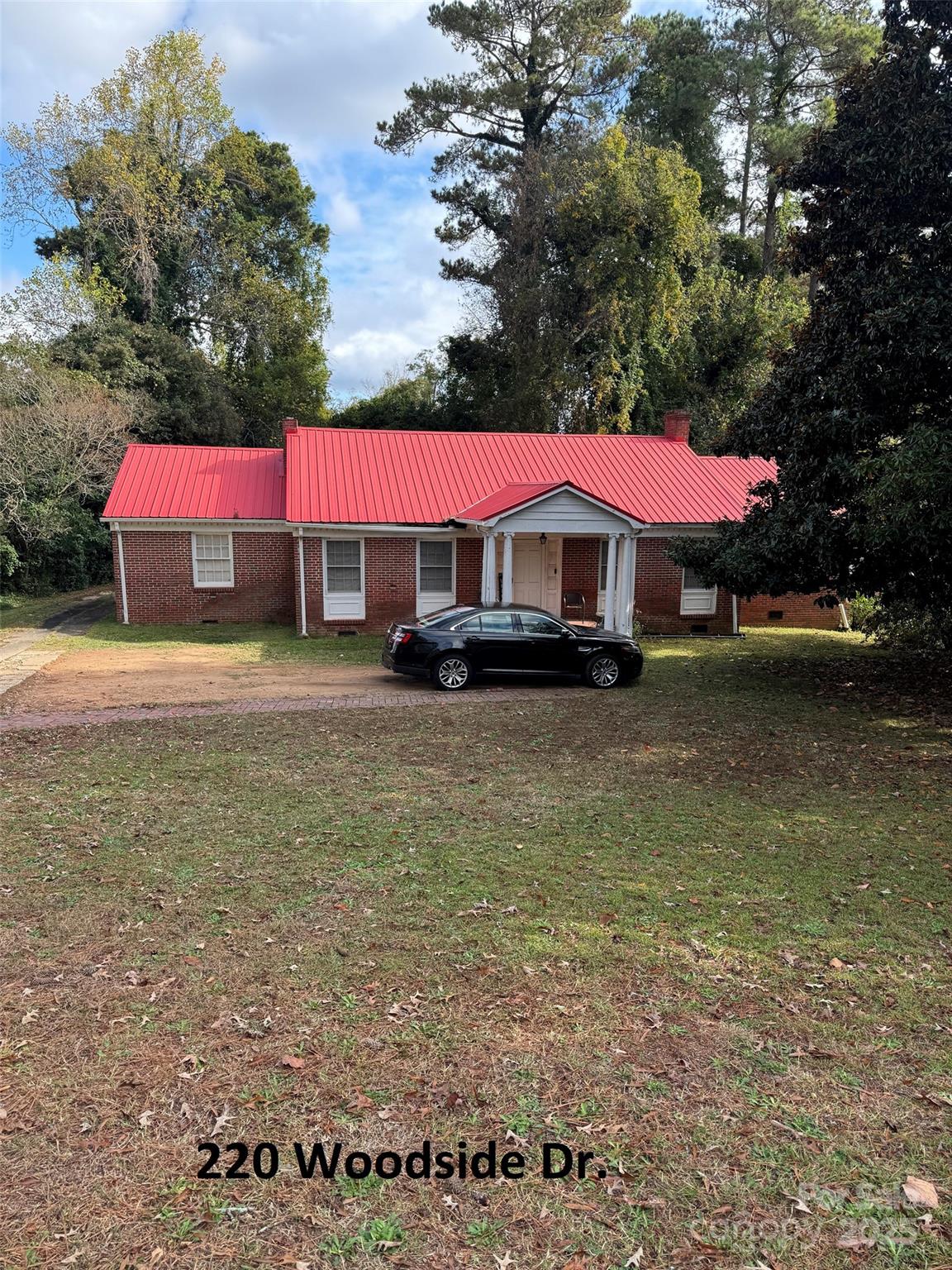 220 Woodside Drive Property Photo