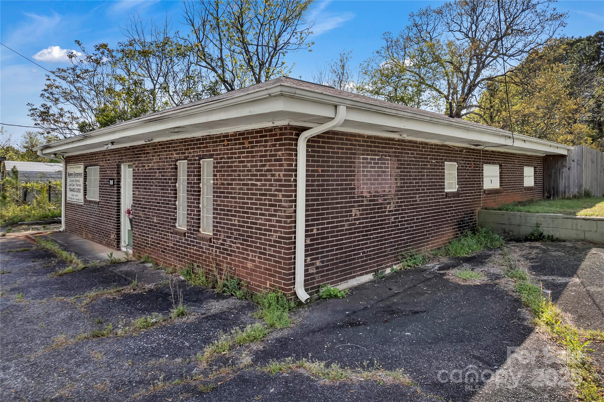 300 Shelby Road Property Photo 5