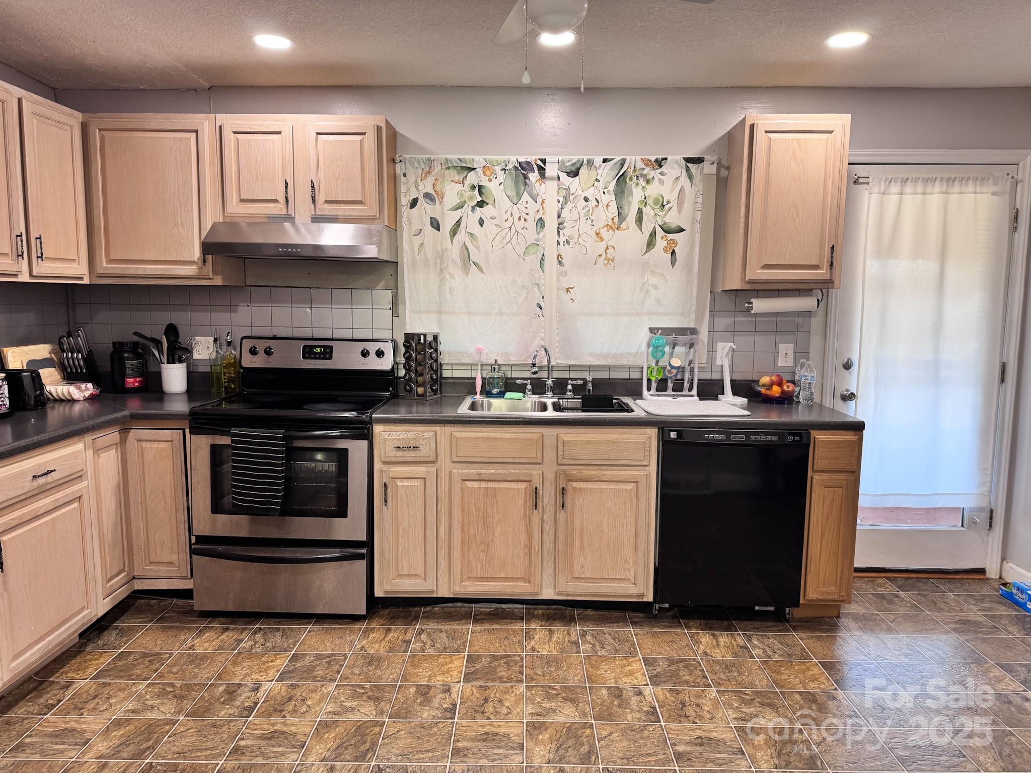 1284 Harmony Grove Road Property Photo 4